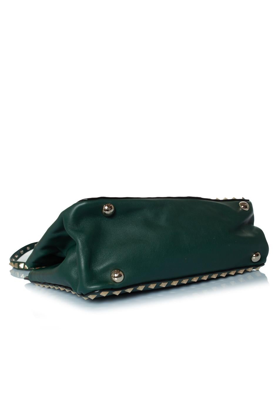 Valentino Garavani, Rockstud leather bag with shoulder strap in very good condition. The item is in very good condition. Some small scratches on the leather and hardware. Interior is in clean condition.

CONDITION: very good condition

MEASUREMENTS: