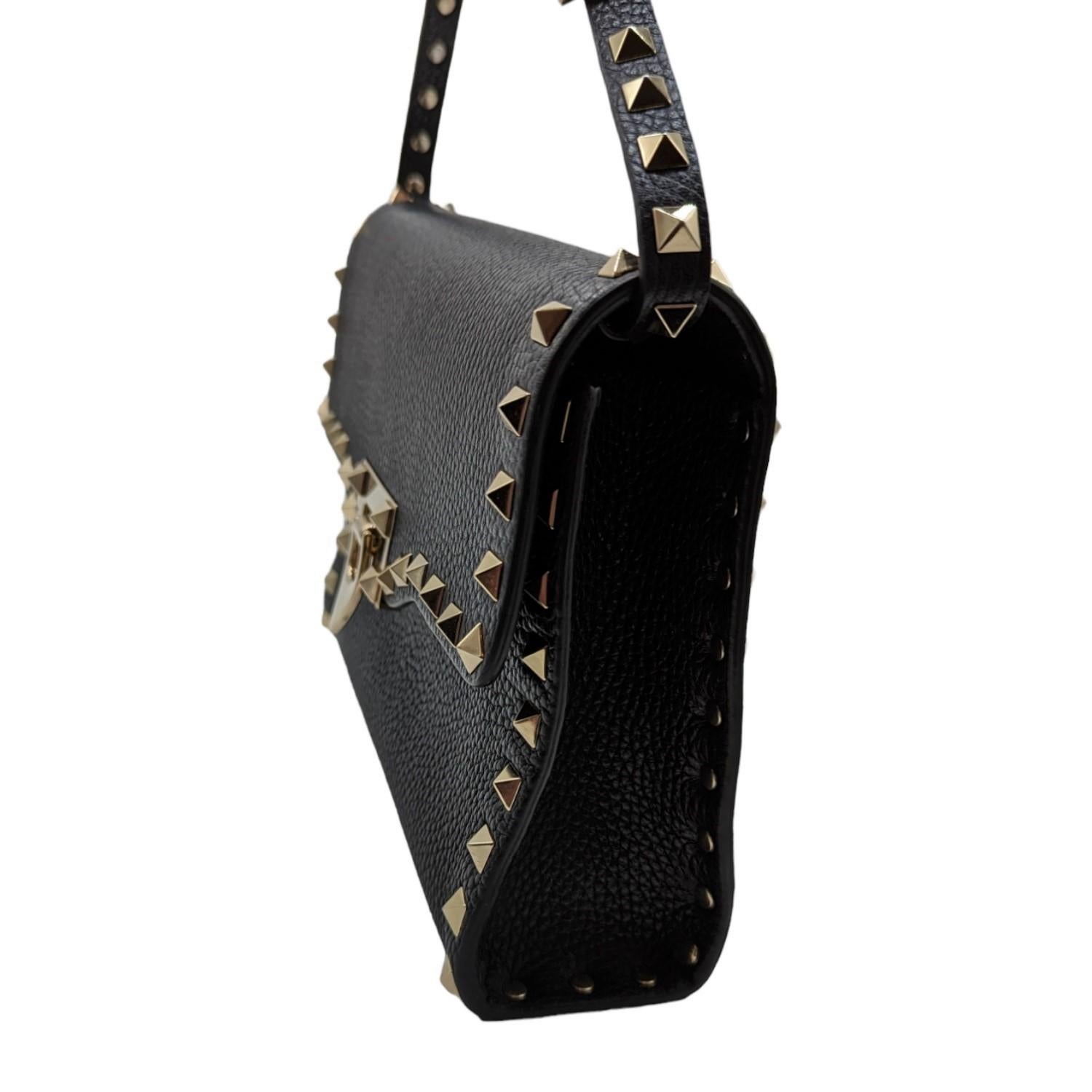 valentino garavani rockstud textured-leather shoulder bag