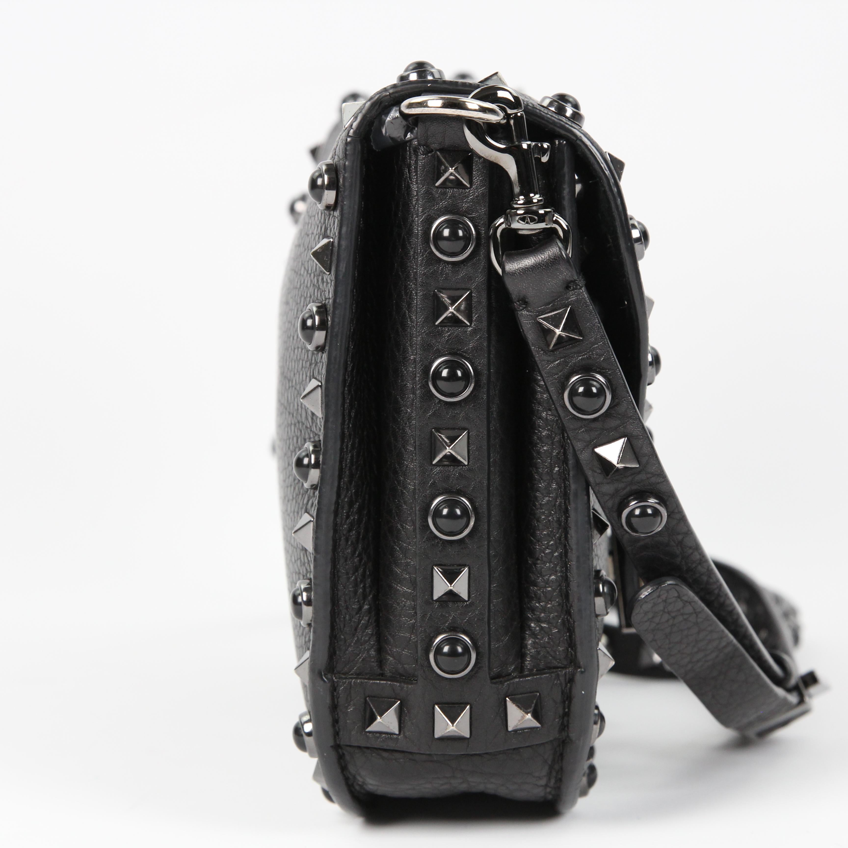 Valentino Garavani Rockstud leather crossbody bag For Sale 4