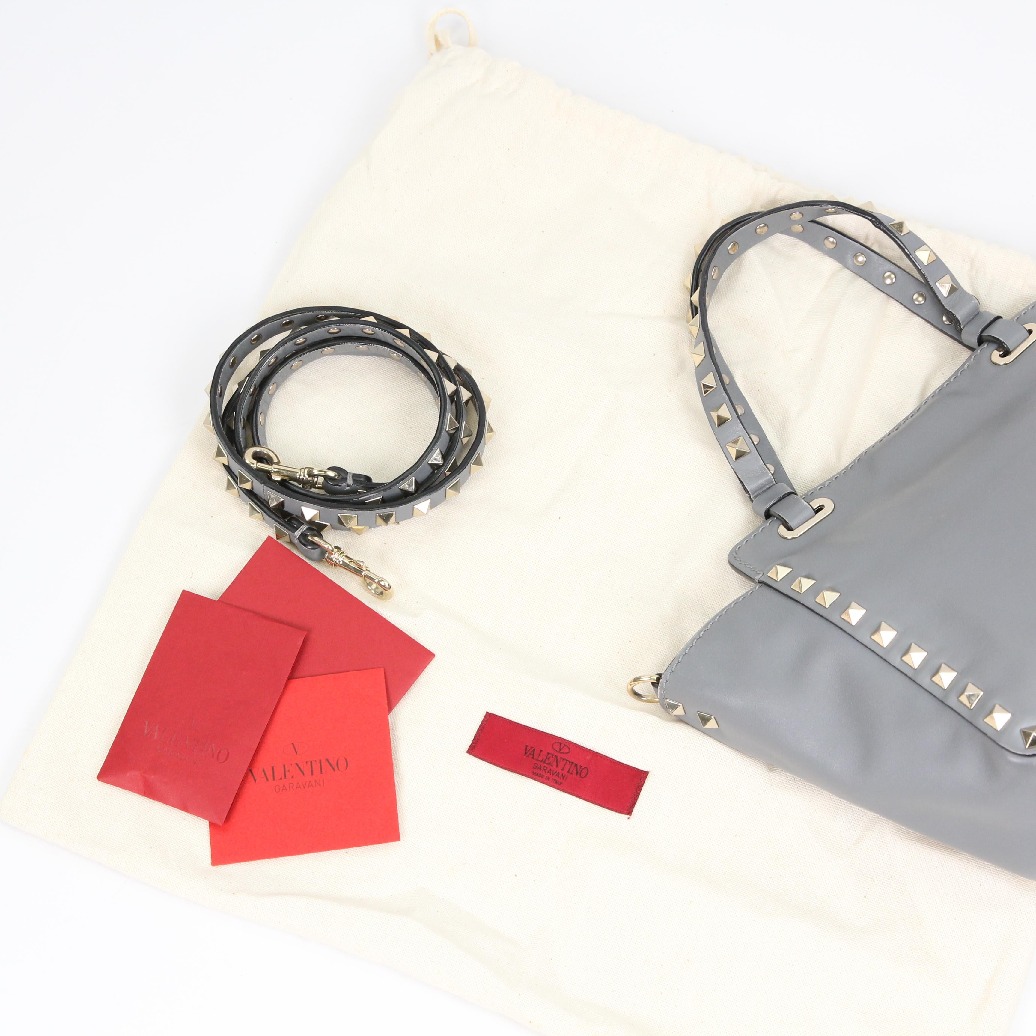 Valentino Garavani Rockstud leather handbag For Sale 6