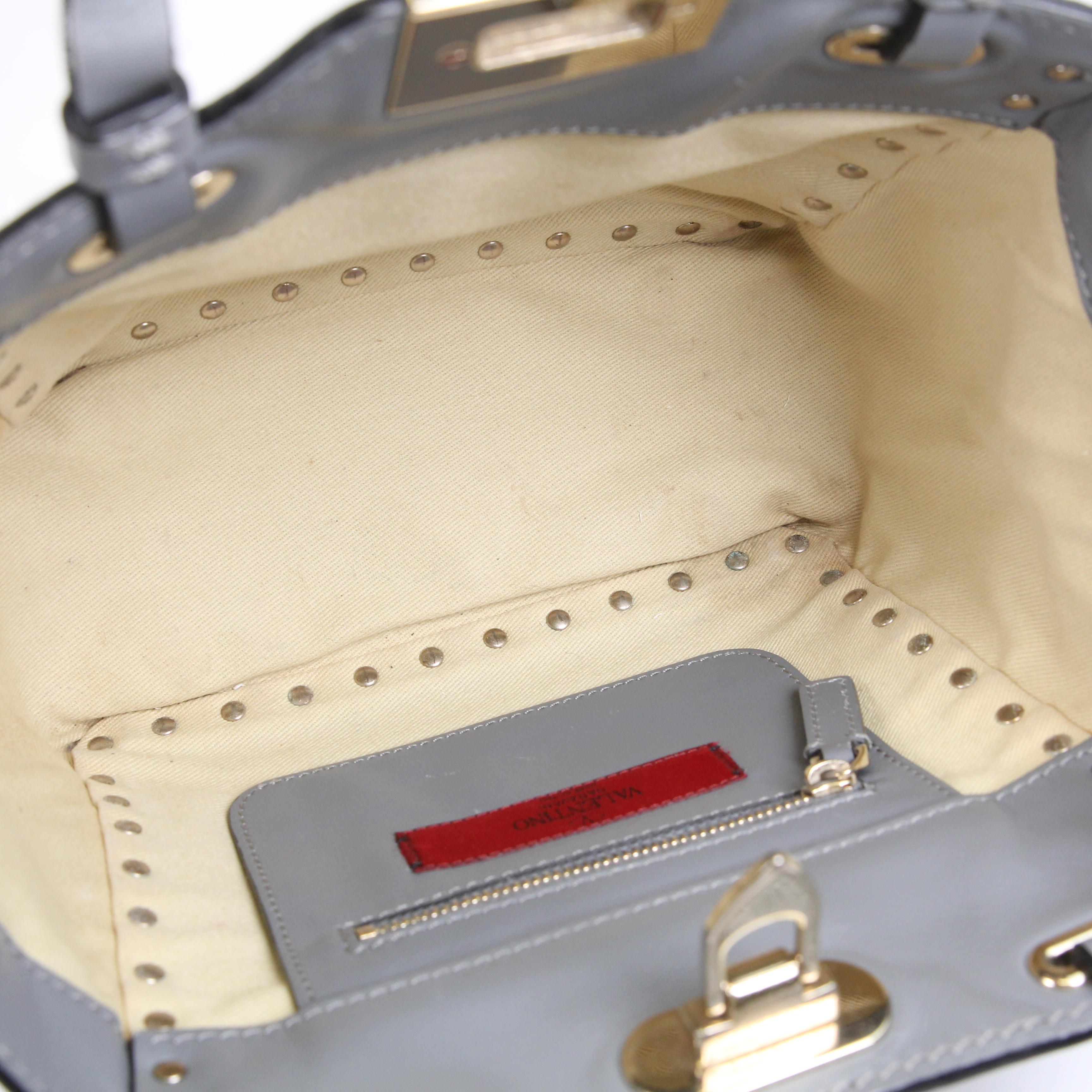 Valentino Garavani Rockstud leather handbag For Sale 8