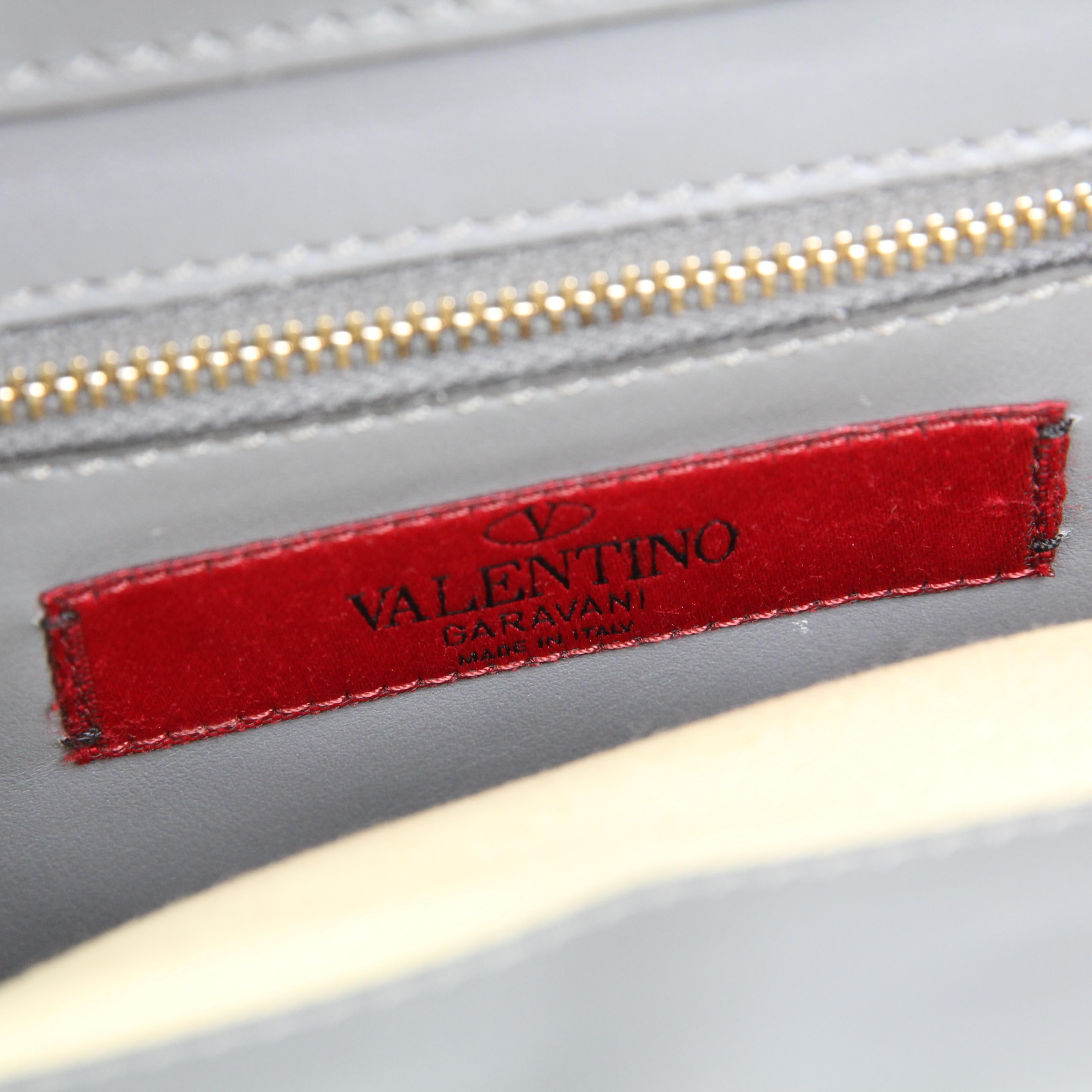 Valentino Garavani Rockstud leather handbag For Sale 9