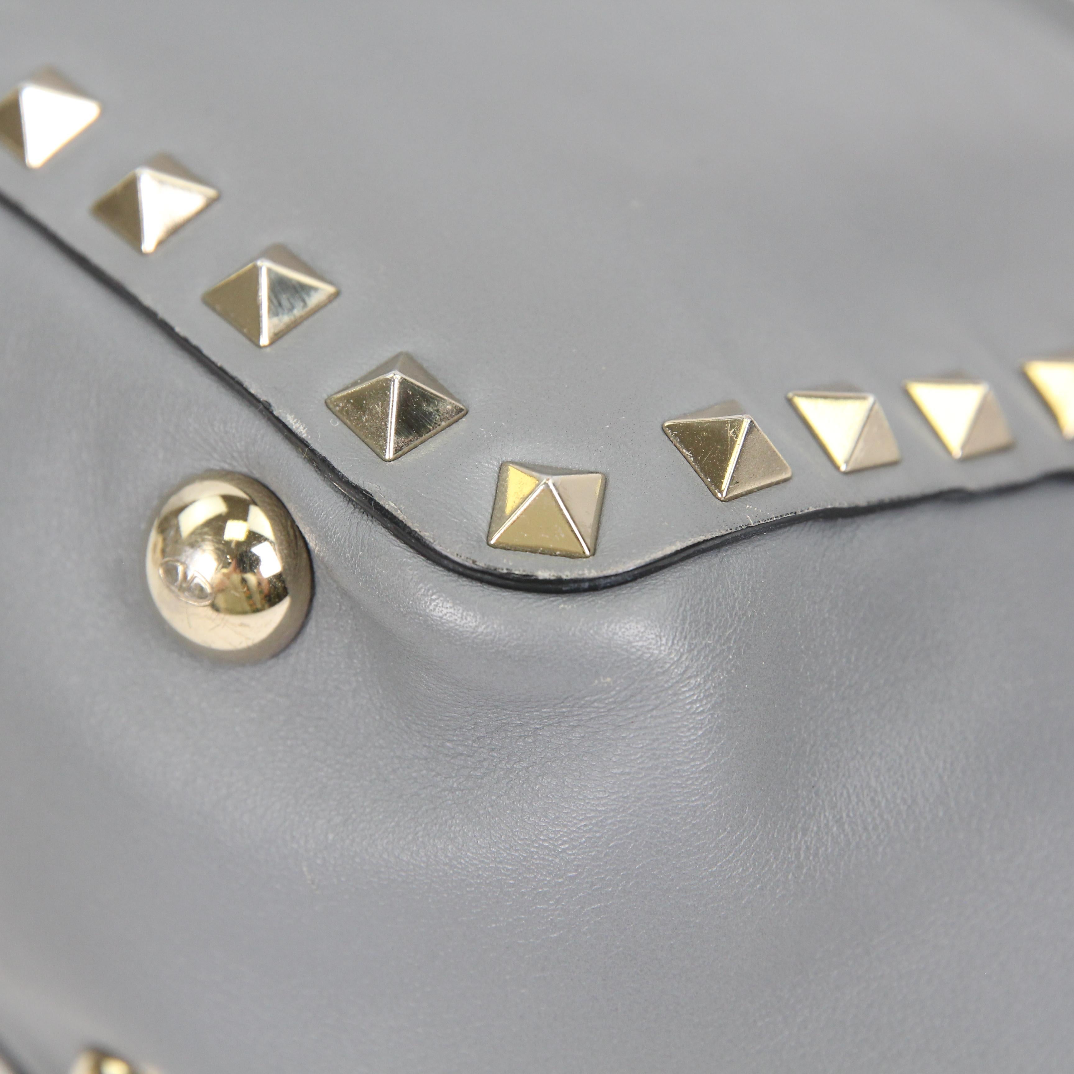 Valentino Garavani Rockstud leather handbag For Sale 12