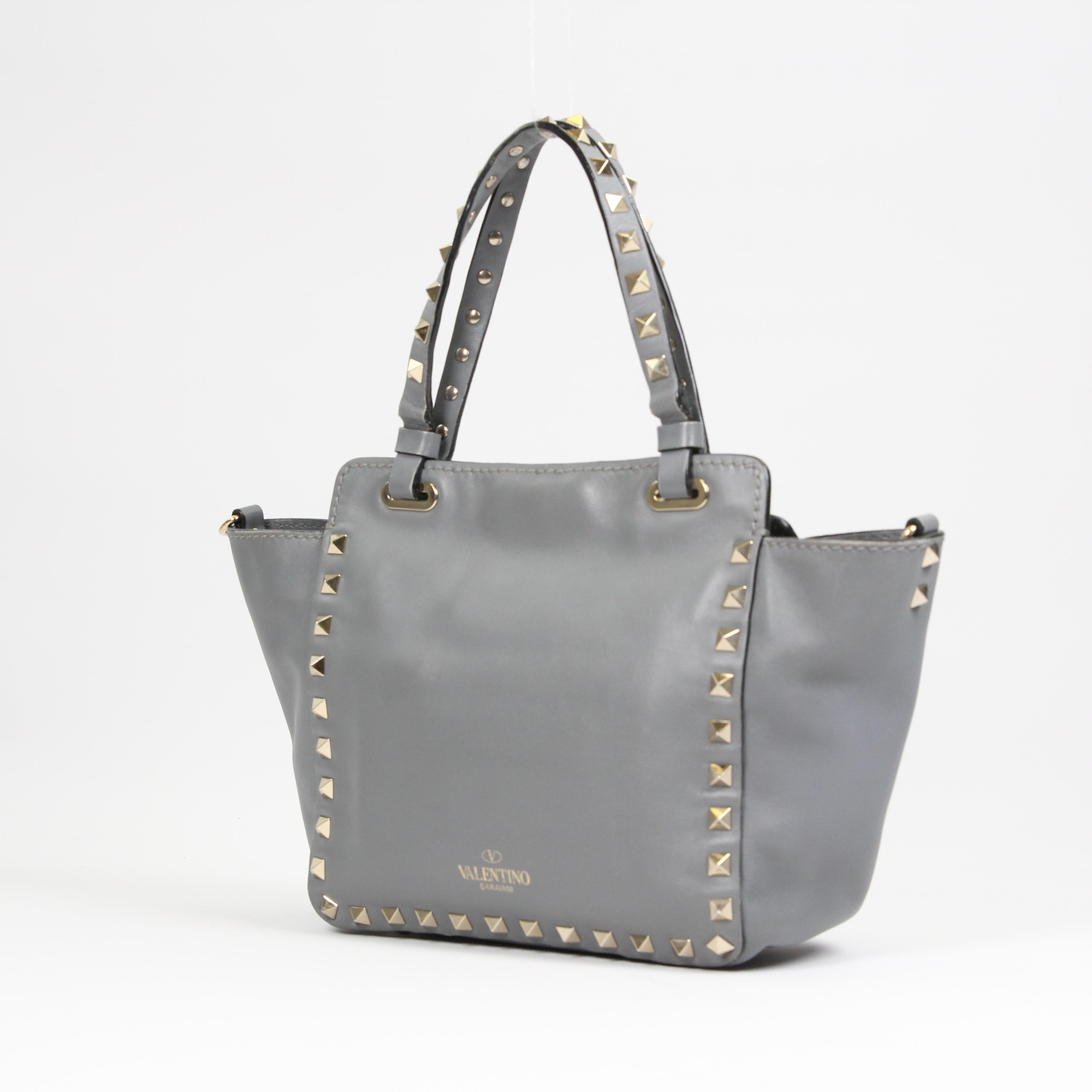 Valentino Garavani Rockstud leather handbag In Excellent Condition For Sale In Rīga, LV