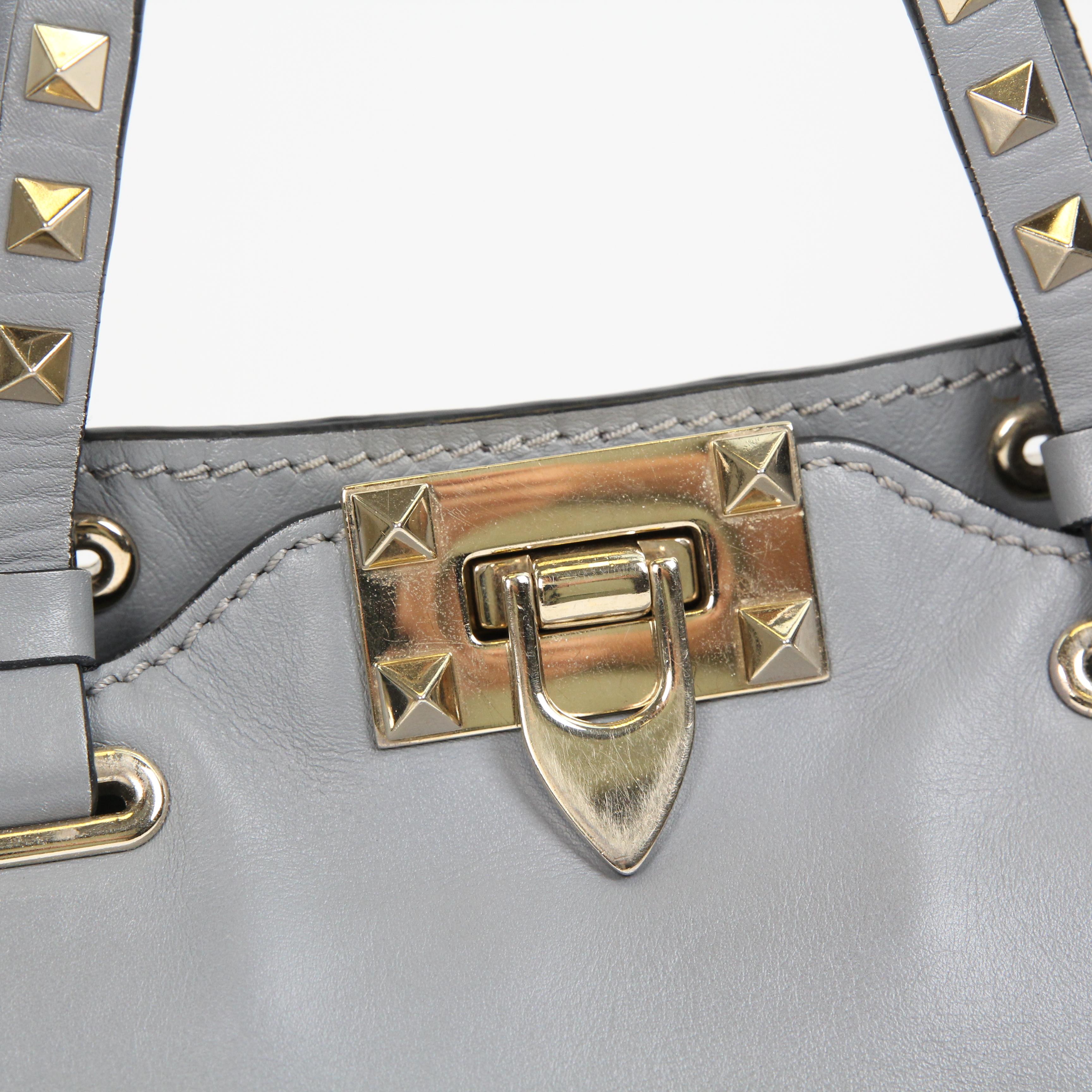 Valentino Garavani Rockstud leather handbag For Sale 2