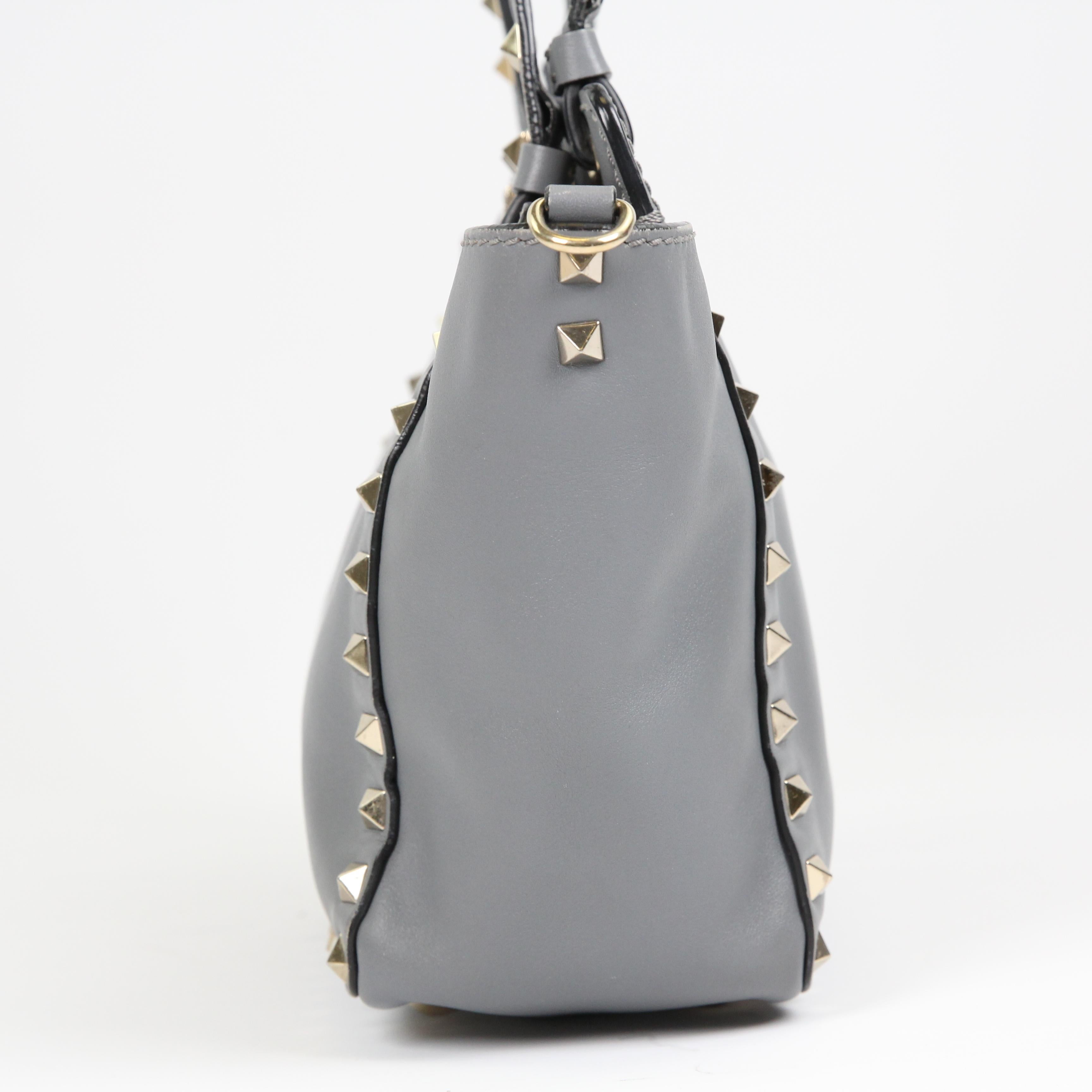 Valentino Garavani Rockstud leather handbag For Sale 3