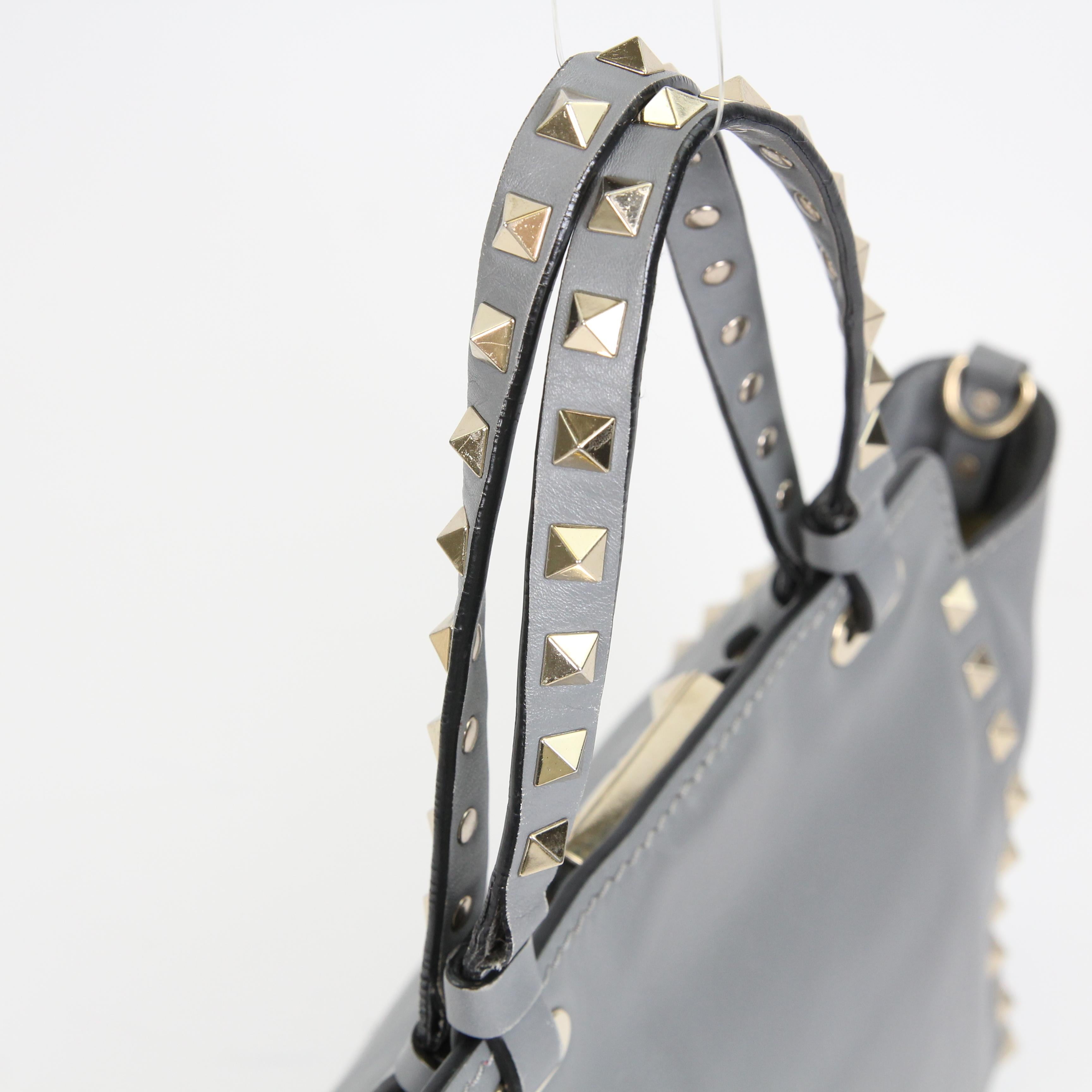Valentino Garavani Rockstud leather handbag For Sale 4