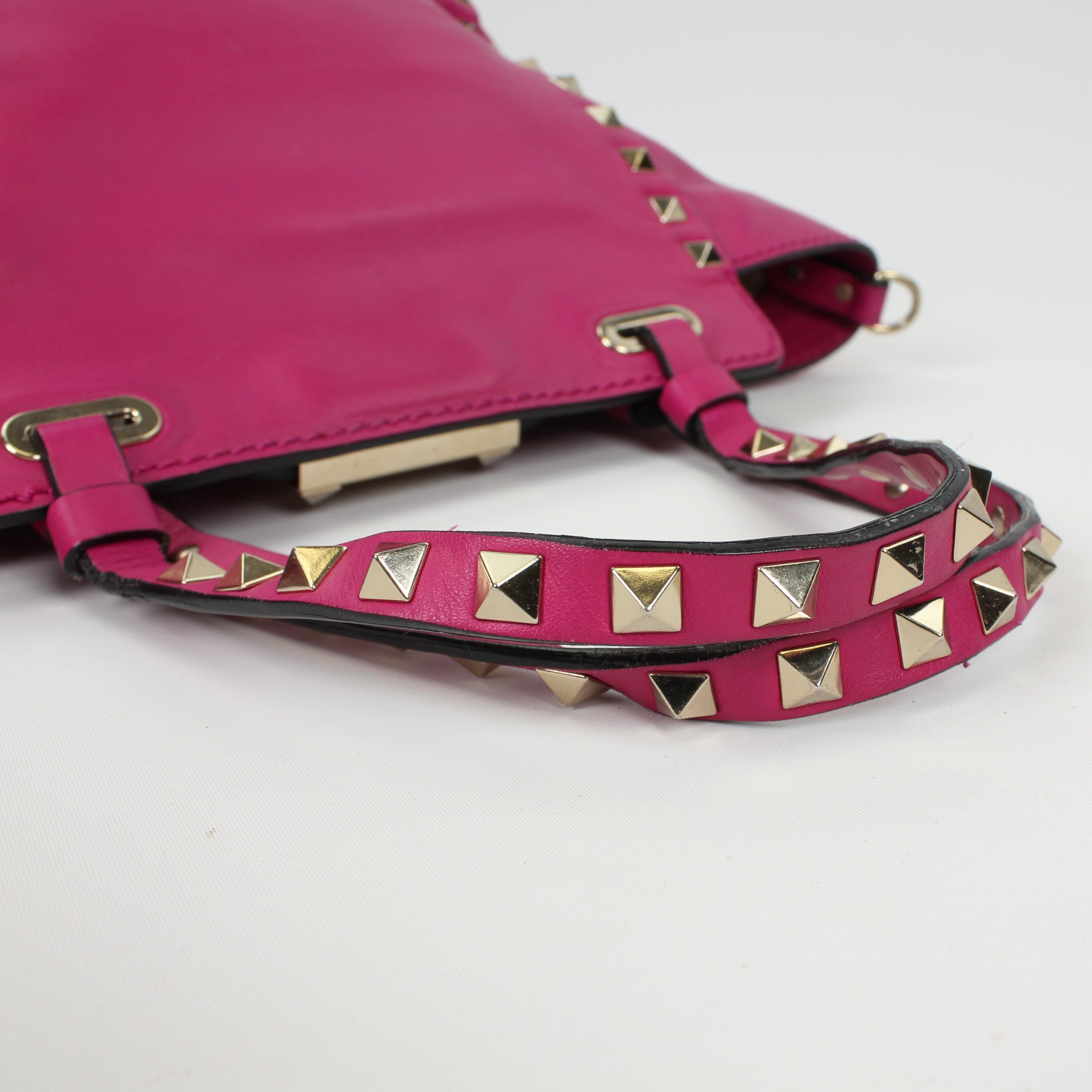 Valentino Garavani Rockstud leather handbag For Sale 4