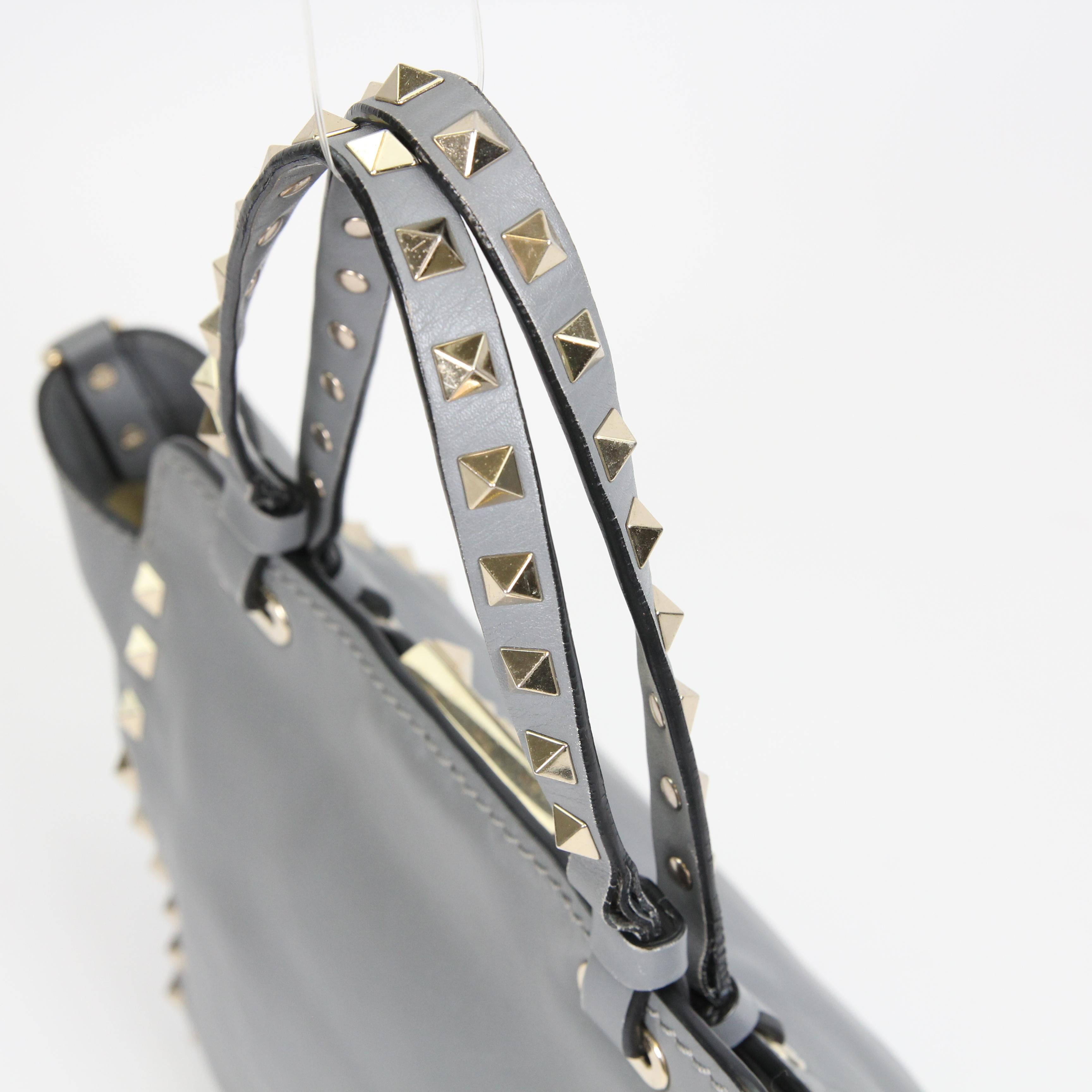 Valentino Garavani Rockstud leather handbag For Sale 5