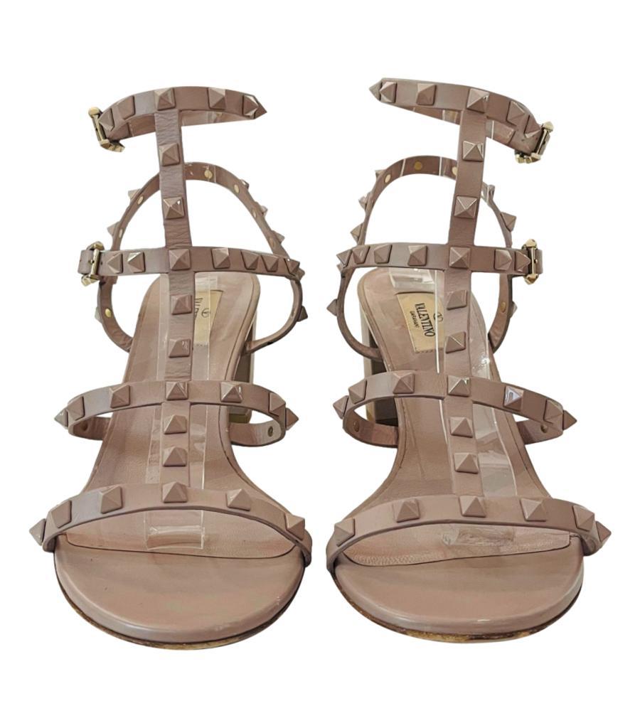 Valentino Garavani Rockstud Leather Heeled Sandals
Cool pink nude in colour, strappy sandals designed with the brand's signature tonal studs.
Featuring round open toe, block heel, and adjustable, buckle closure. Leather lining.
Size – 42
Condition –