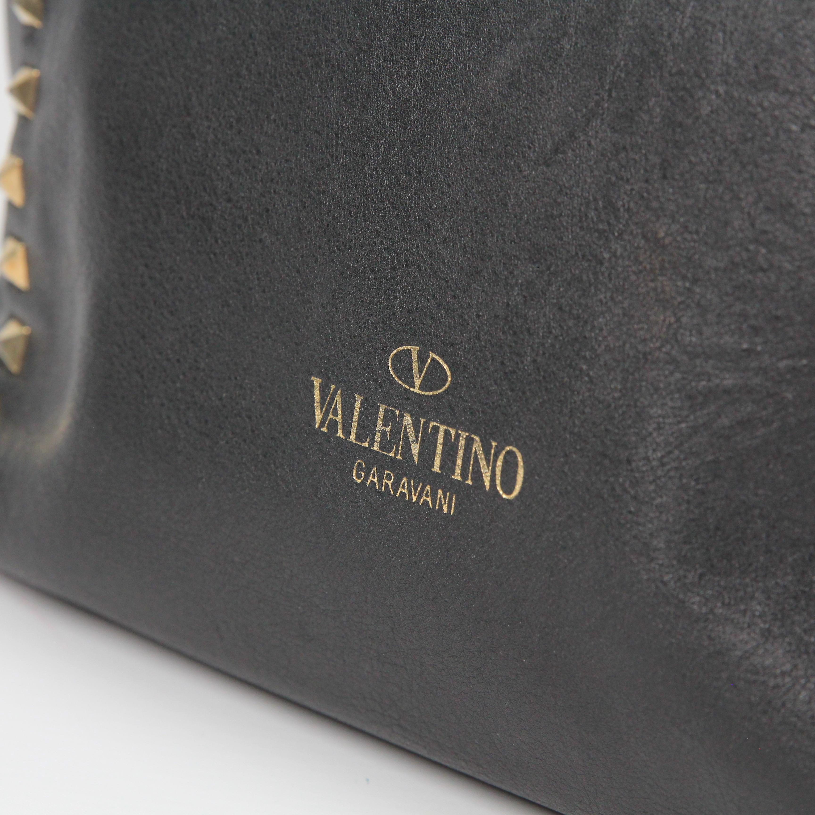 Valentino Garavani Rockstud leather tote For Sale 13