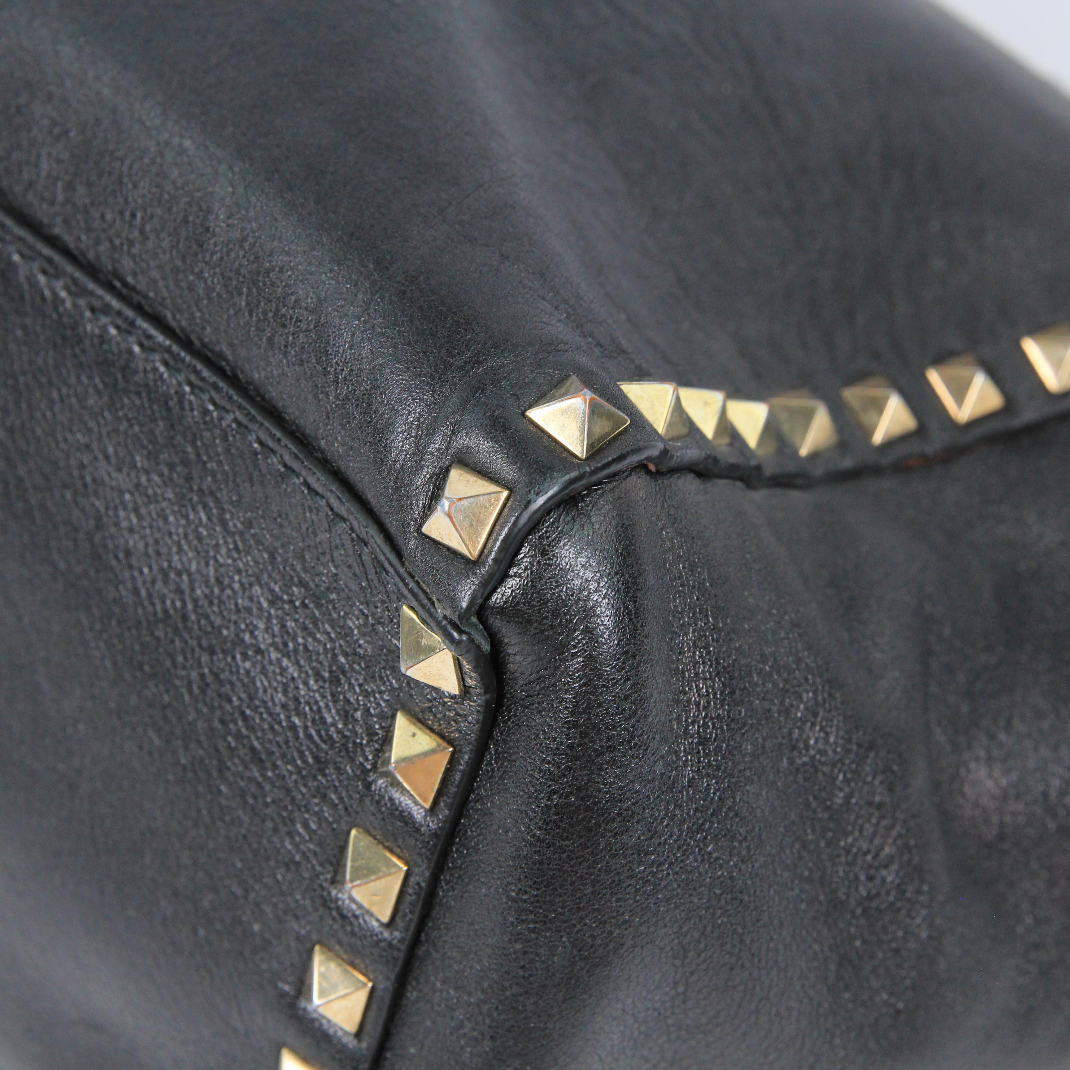 Valentino Garavani Rockstud leather tote For Sale 3