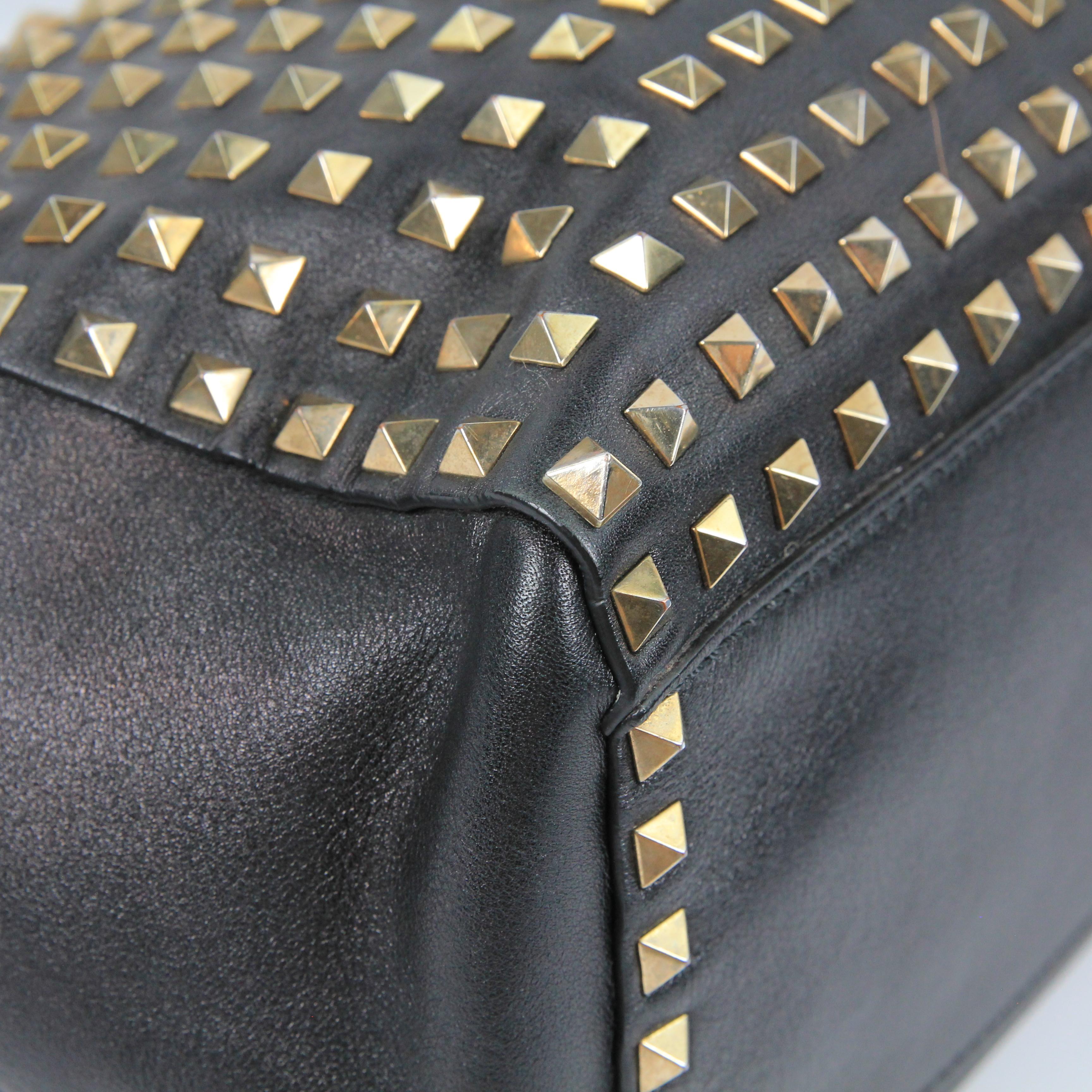 Valentino Garavani Rockstud leather tote For Sale 4