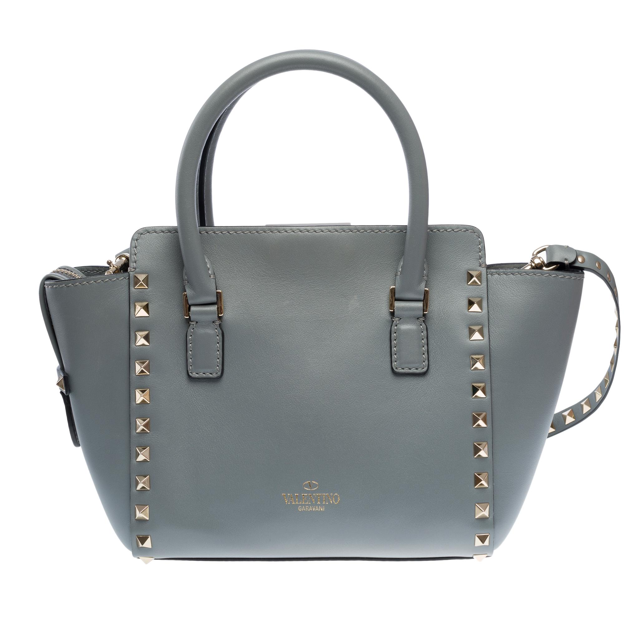 Valentino Garavani Rockstud mini sac fourre-tout en cuir bleu clair Unisexe en vente