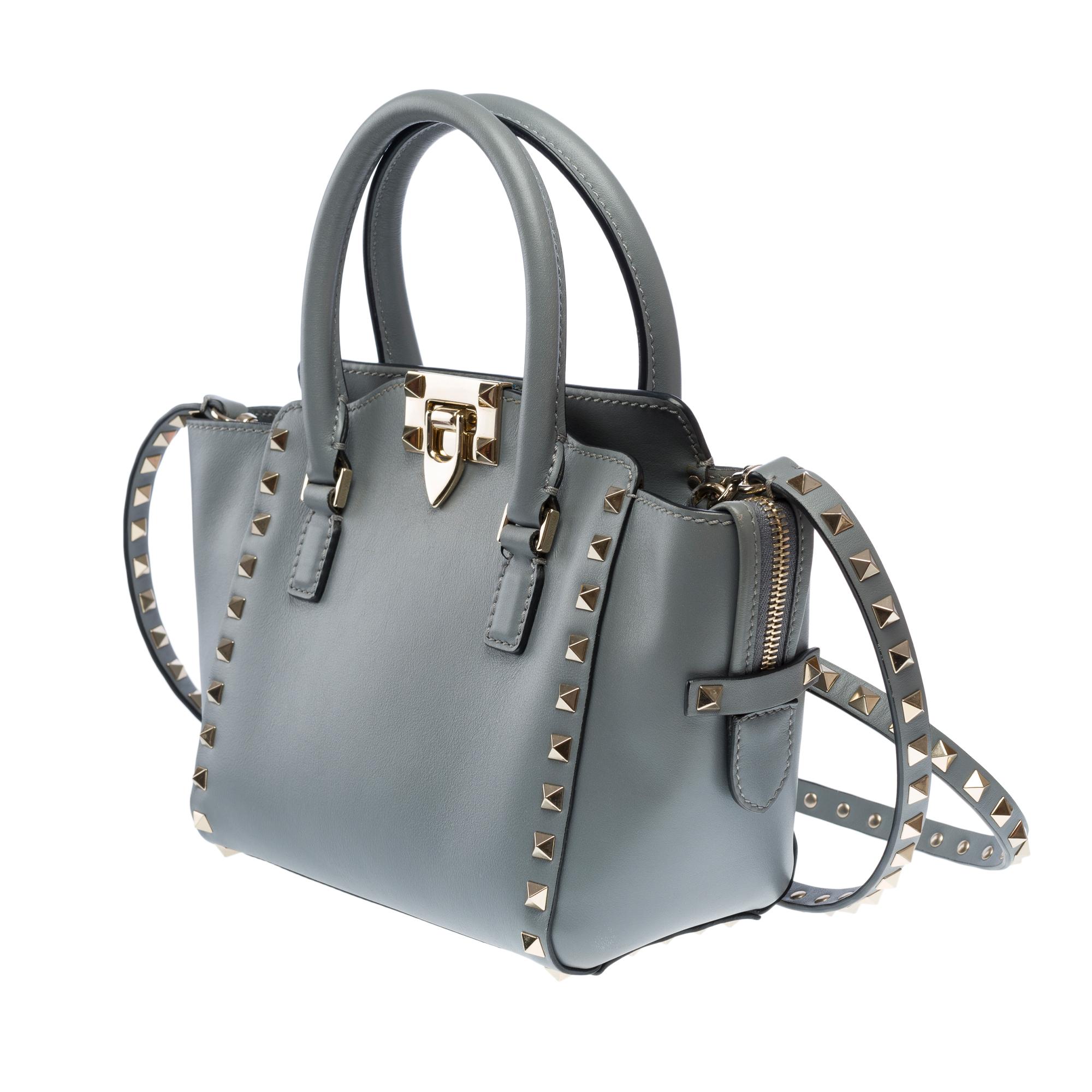 Valentino Garavani Rockstud mini sac fourre-tout en cuir bleu clair en vente 1