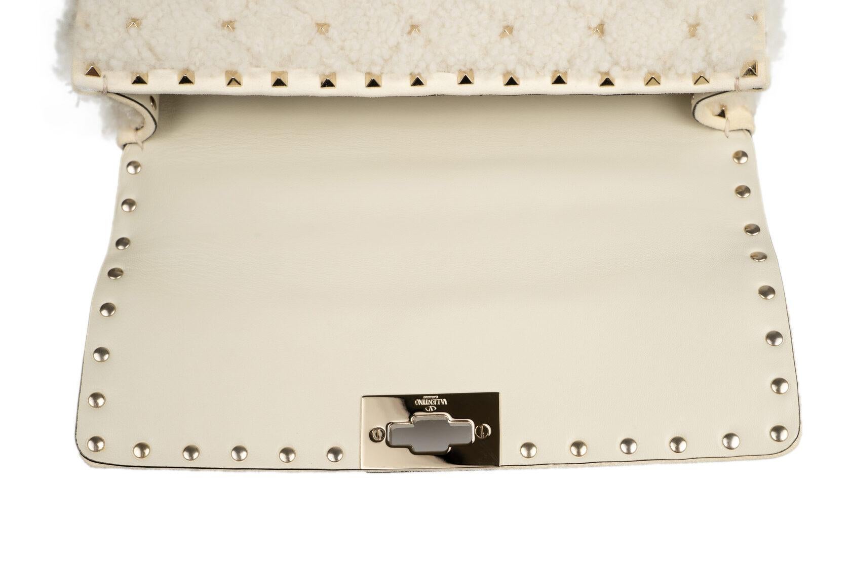 Valentino Garavani Rockstud Spike Medium Beige For Sale 15