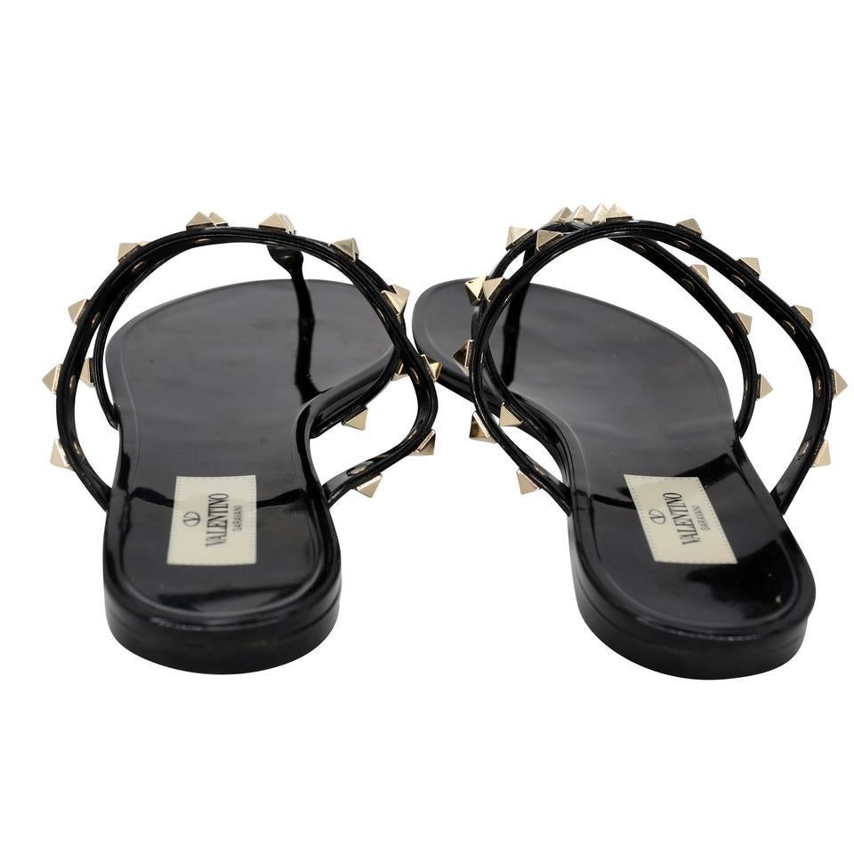 Valentino Garavani Rockstud Studded 37 Gladiator Thong Sandals  VL-S0529P-0003 For Sale at 1stDibs