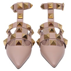 Valentino Garavani „Roman Stud“ Ballerinas mit Fesselriemen aus beigem Leder