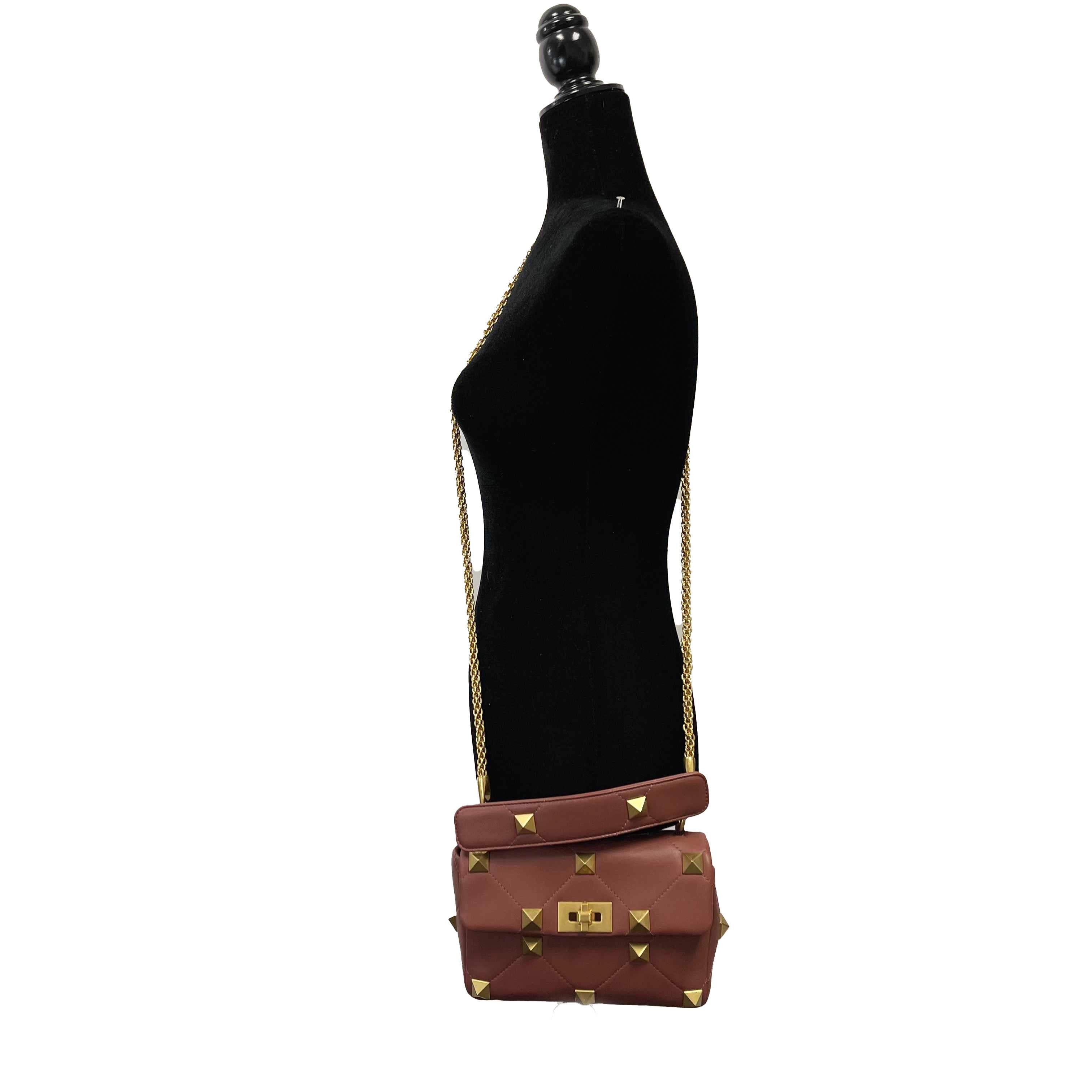 Women's Valentino Garavani Roman Stud Medium Quilted - Ginger - Top Handle Shoulder Bag For Sale