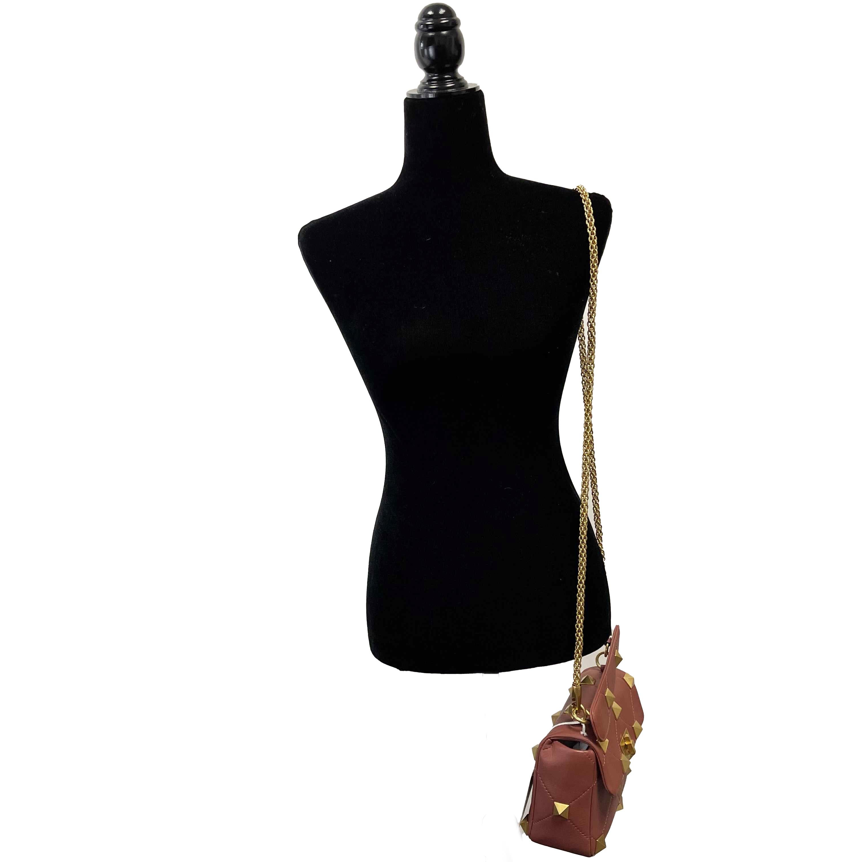 Valentino Garavani Roman Stud Medium Quilted - Ginger - Top Handle Shoulder Bag For Sale 2