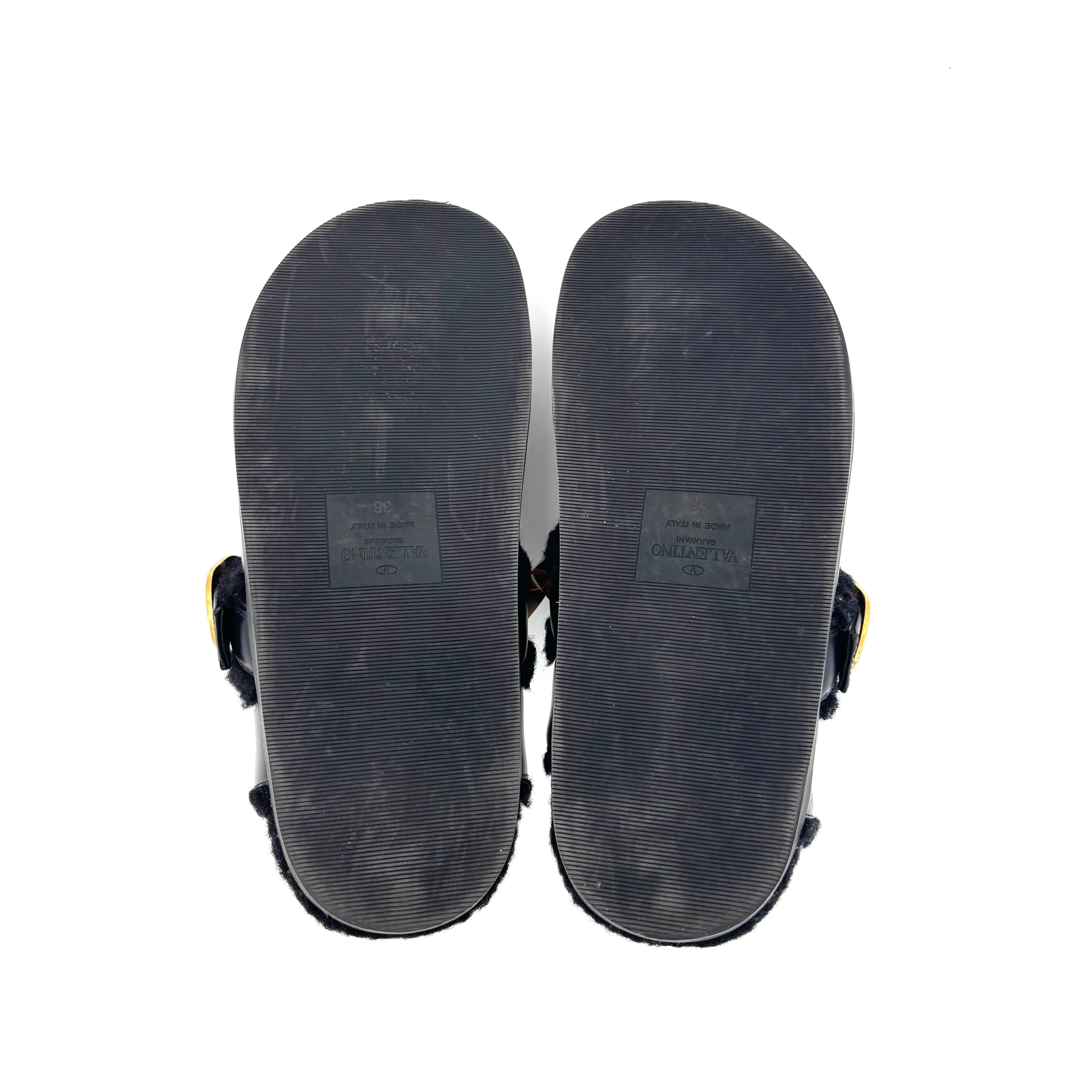 Donna Valentino Garavani Roman Stud Shearling Lined Sabot Slip On Mules Slides 38 in vendita