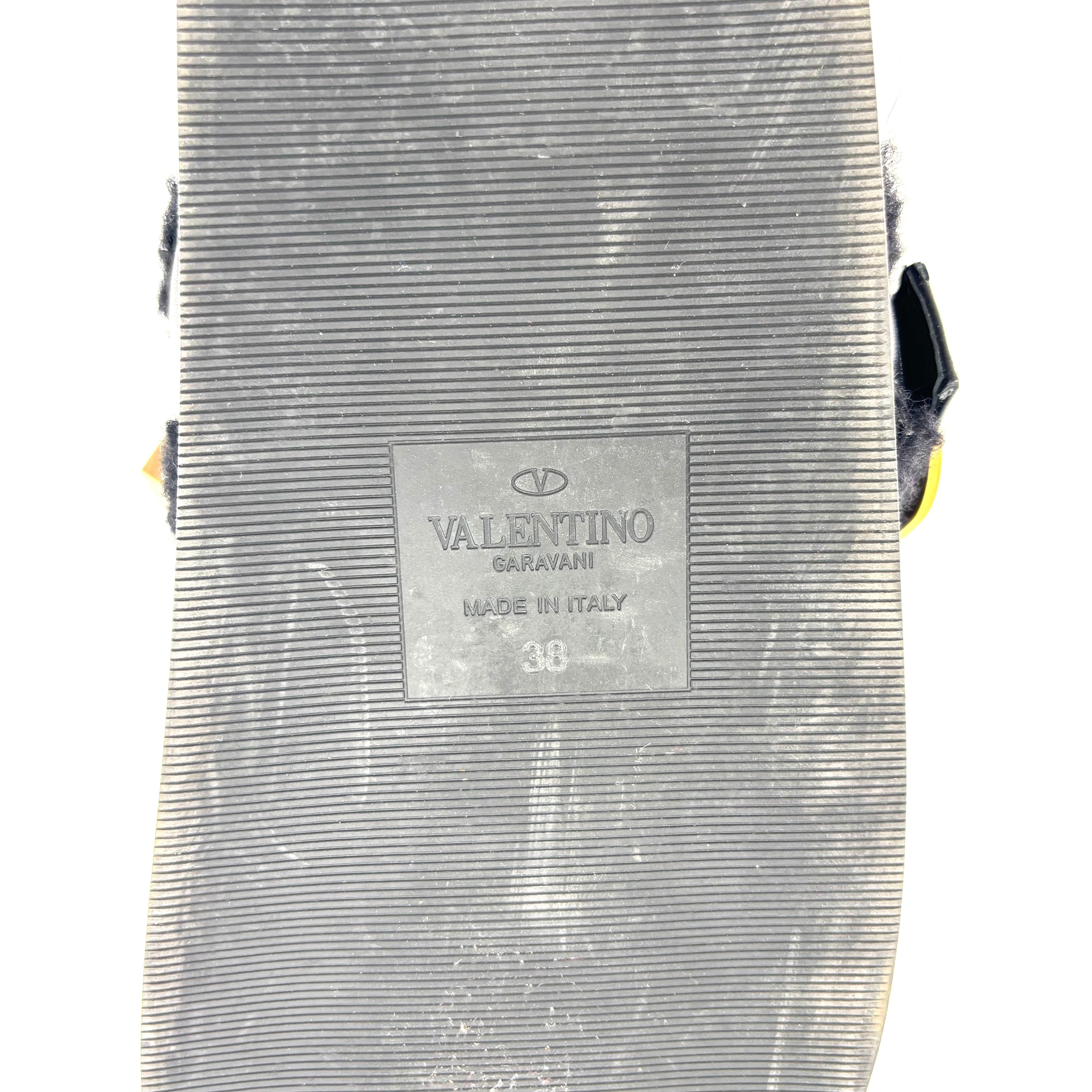 Valentino Garavani Roman Stud Shearling Lined Sabot Slip On Mules Slides 38 in vendita 1