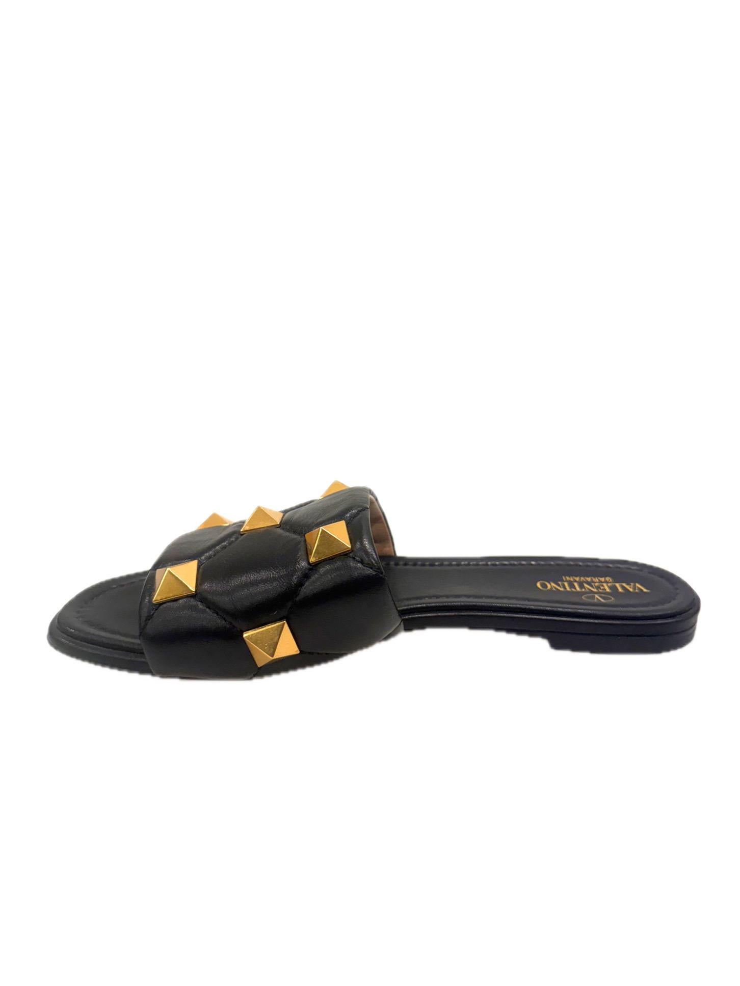 Valentino Garavani Roman Stud SlidesCuir nappa noir Collection SS21 Taille 39 en vente 1
