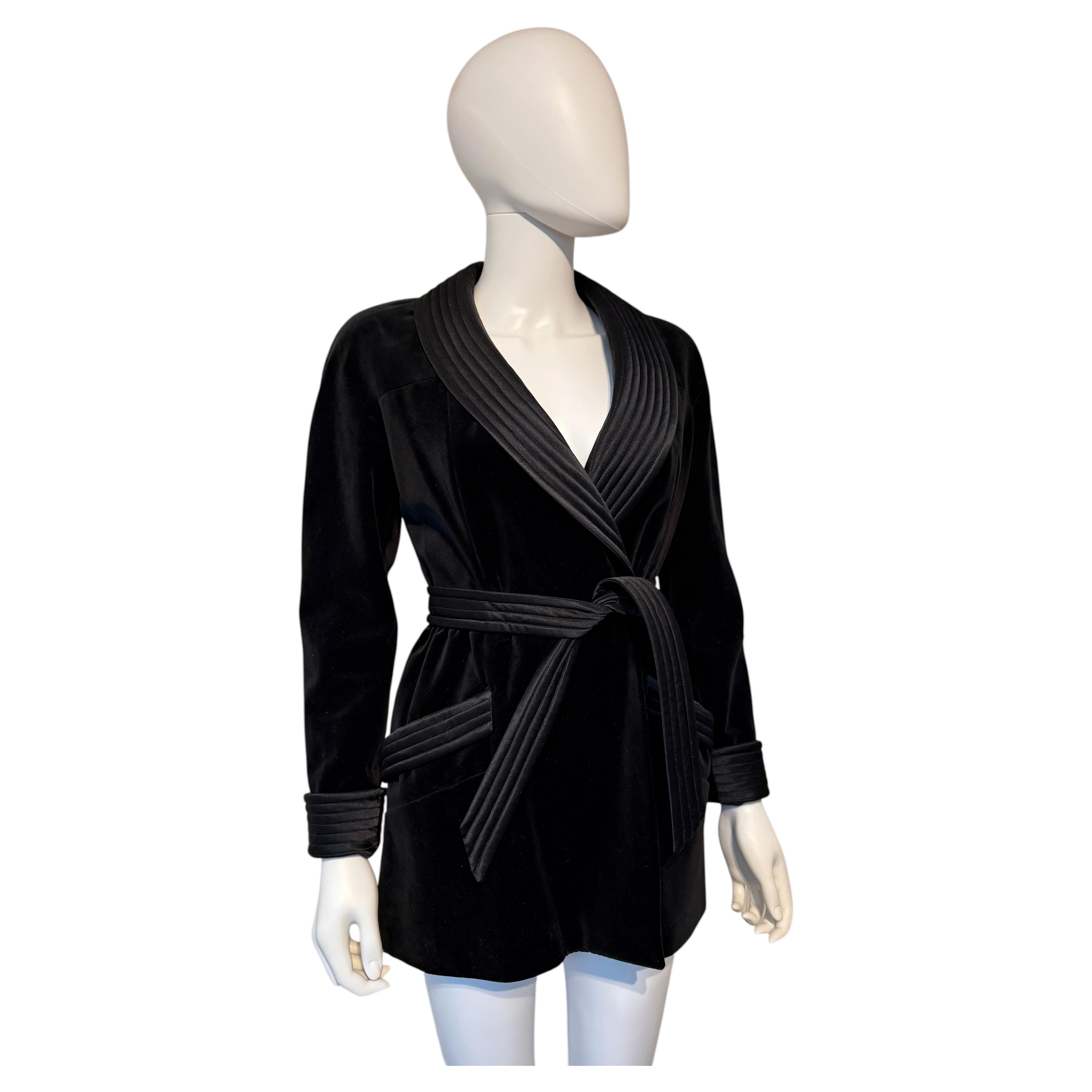 Blazer en velours Valentino Garavani vu lors du défilé en vente