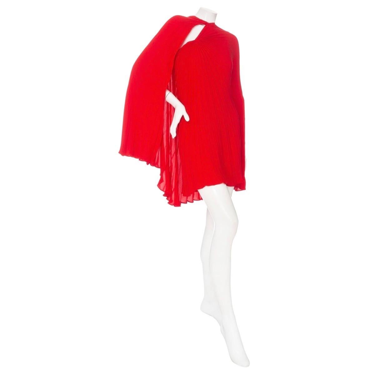Valentino Garavani - Mini-robe moulante à effet cape en Georgette de soie, printemps 2023 Bon état - En vente à Los Angeles, CA