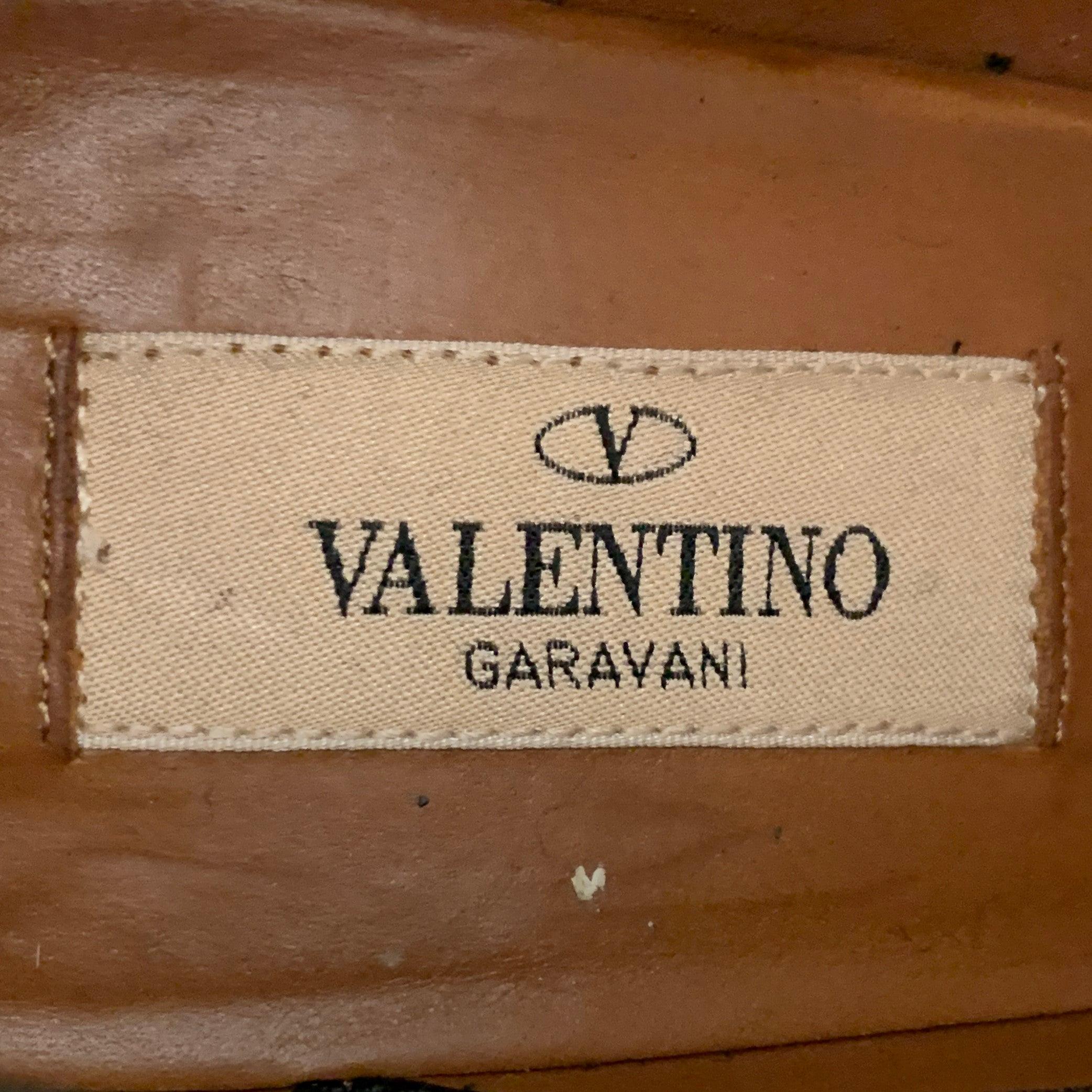 VALENTINO GARAVANI Größe 8.5 Schwarz Leder Rockstud Pointed Toe Stiletto Booties im Angebot 3