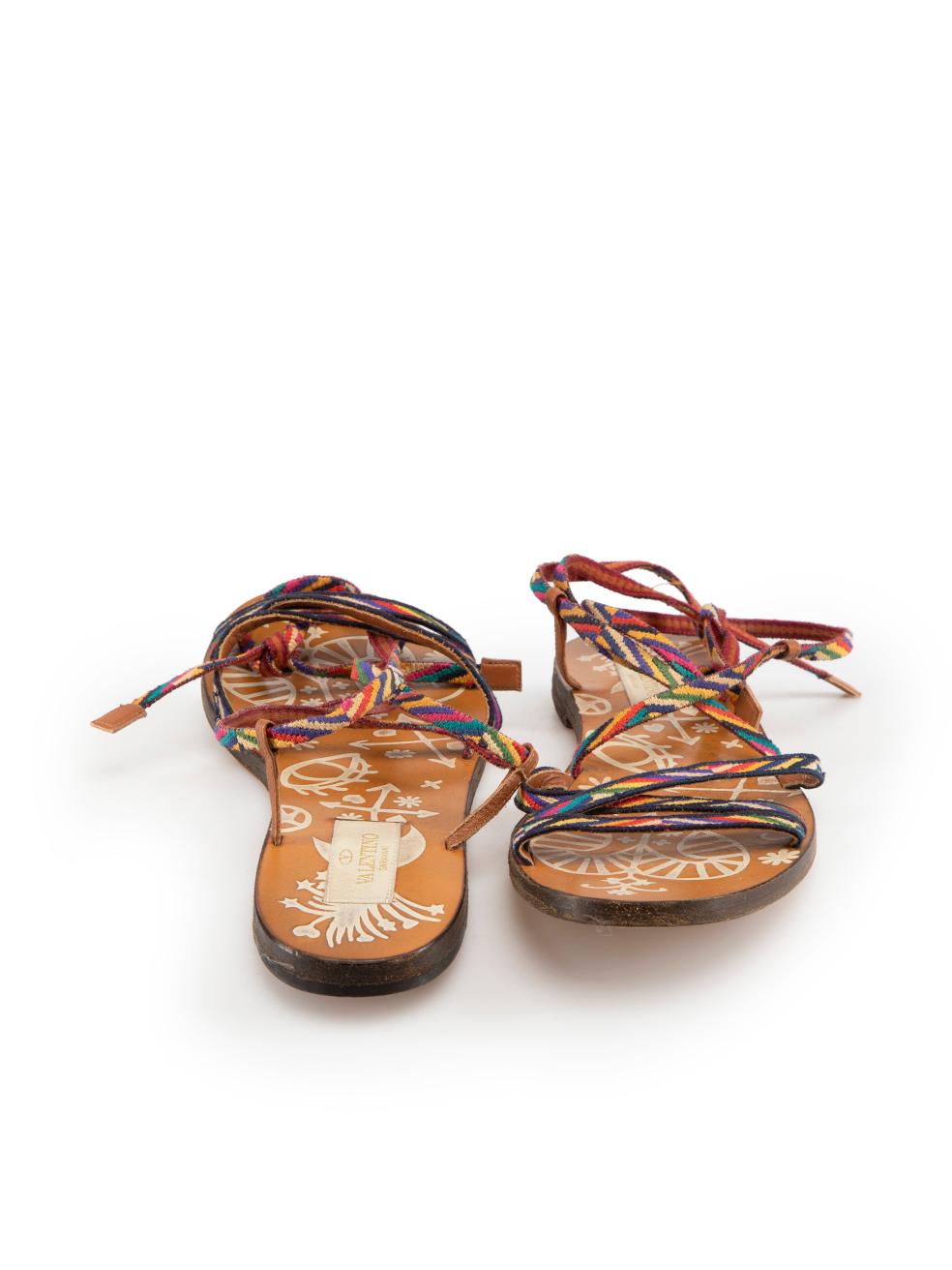 Valentino Garavani Streifen gewebt Riemen flache Sandalen Größe EU 36 (Braun) im Angebot