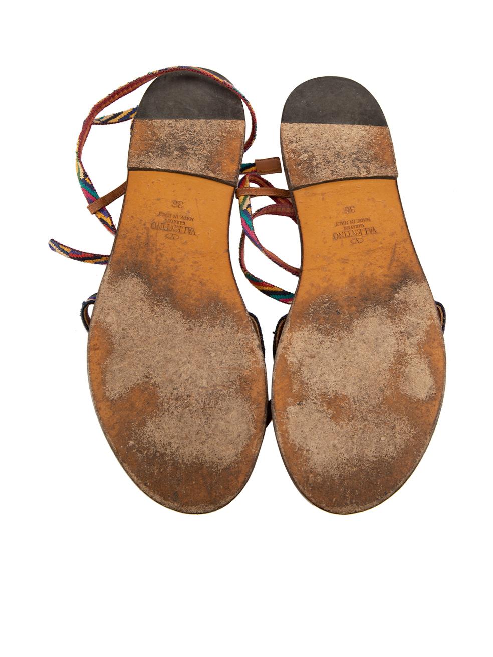 Valentino Garavani Streifen gewebt Riemen flache Sandalen Größe EU 36 im Zustand „Gut“ im Angebot in London, GB