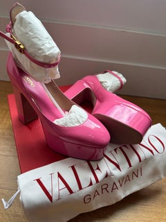 Valentino Garavani Tan-Go Barbie Pink Patent Leather Platform Pumps IT 38 NWOB