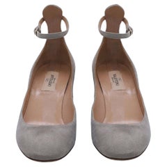 Escarpins Mary Jane « Tan-Go » de Valentino Garavani en daim gris
