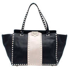 Valentino Garavani The Rockstud two-tone leather trapeze bag 13cm