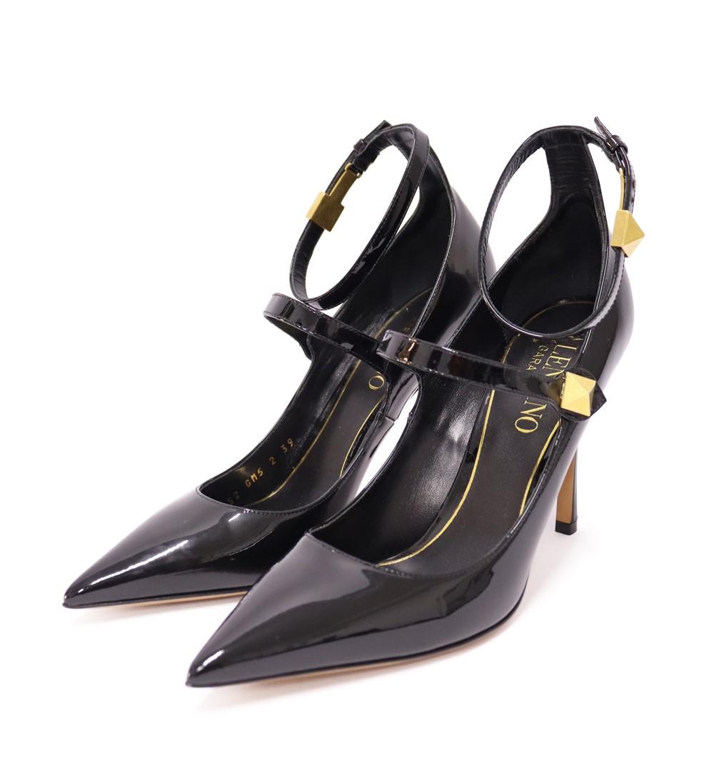 Valentino Garavani Women's Tiptoe Patent Leather Pumps, Features an adjustable ankle strap with maxi stud detailed buckle, a strap on the instep with elastic adjustment and a Pointed Toe.
Material: Leather

Size: EU 39
Heel Height: 10cm
Condition: