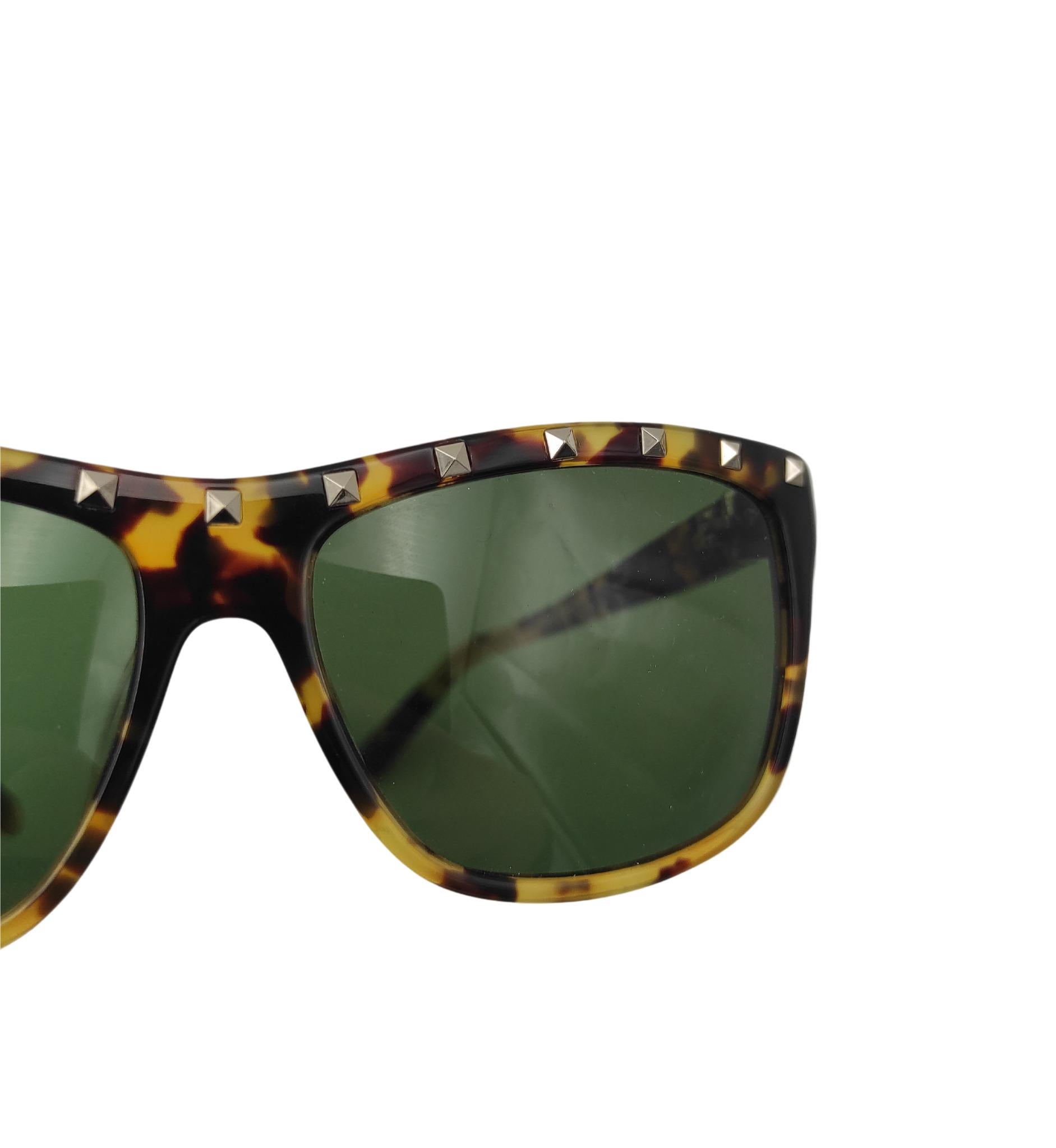 Valentino Garavani tortoiseshell print silver studs sunglasses In Good Condition For Sale In Milano, IT