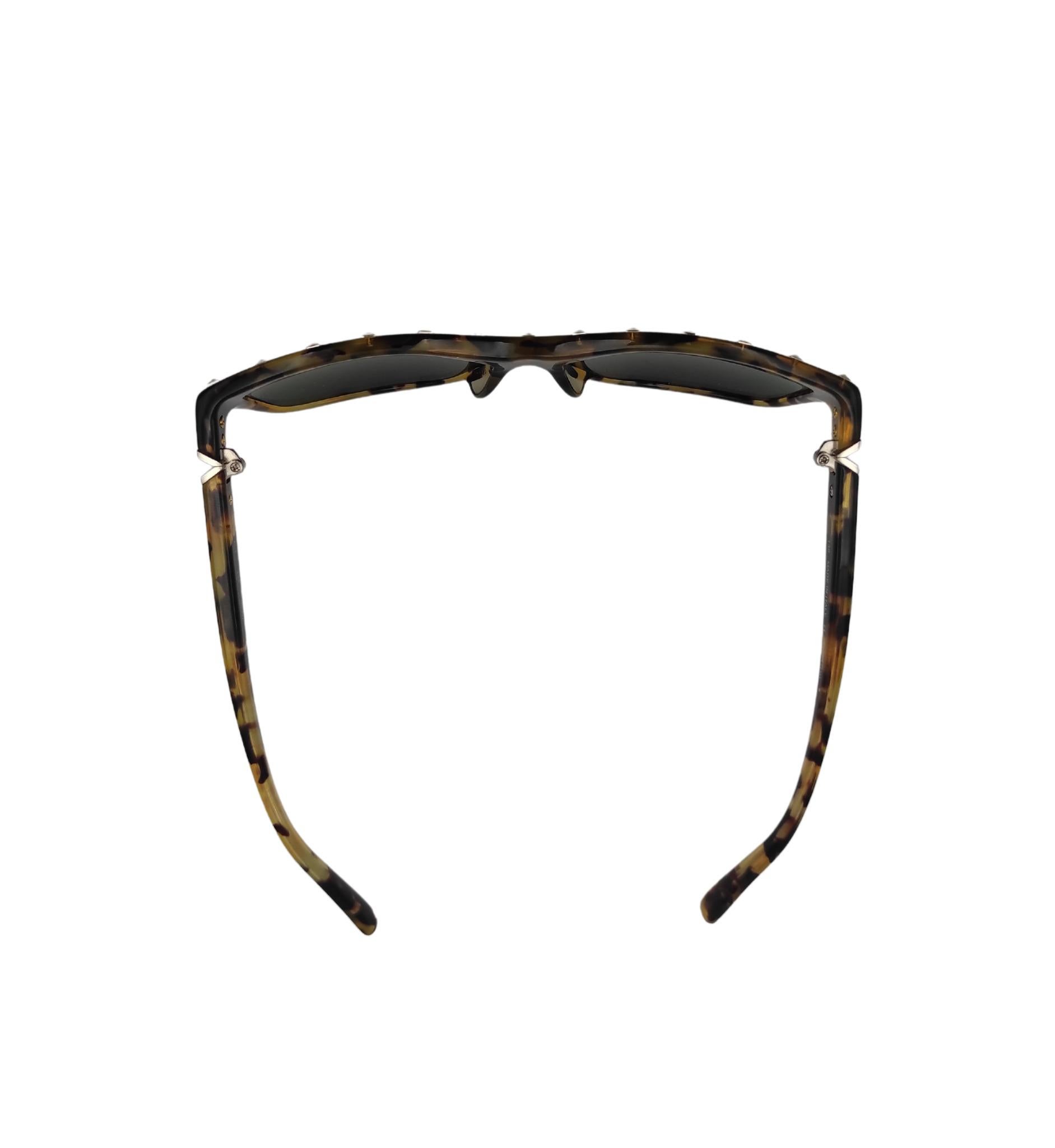 Women's Valentino Garavani tortoiseshell print silver studs sunglasses For Sale