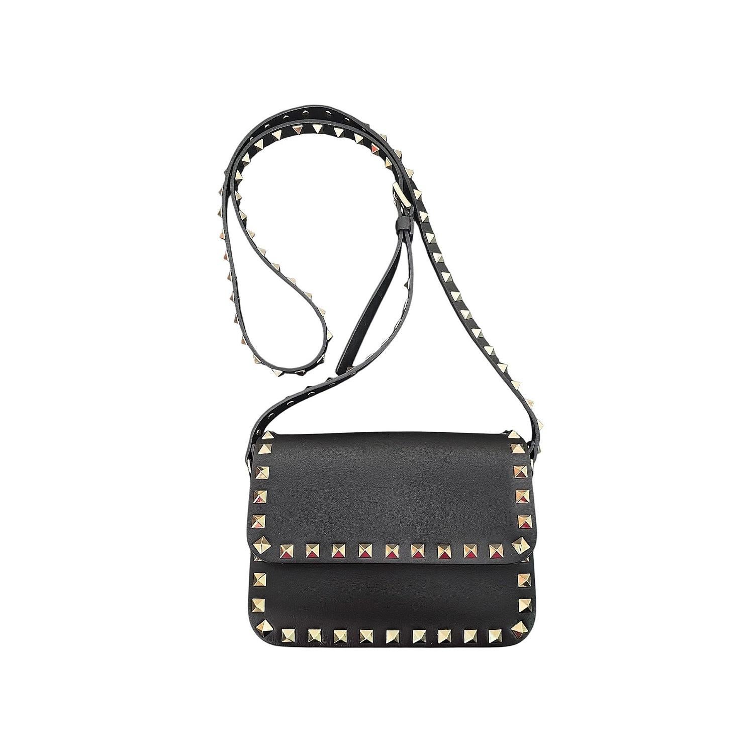 Valentino Garavani Vintage Rockstud - Sac à main en cuir de veau Bon état - En vente à Scottsdale, AZ