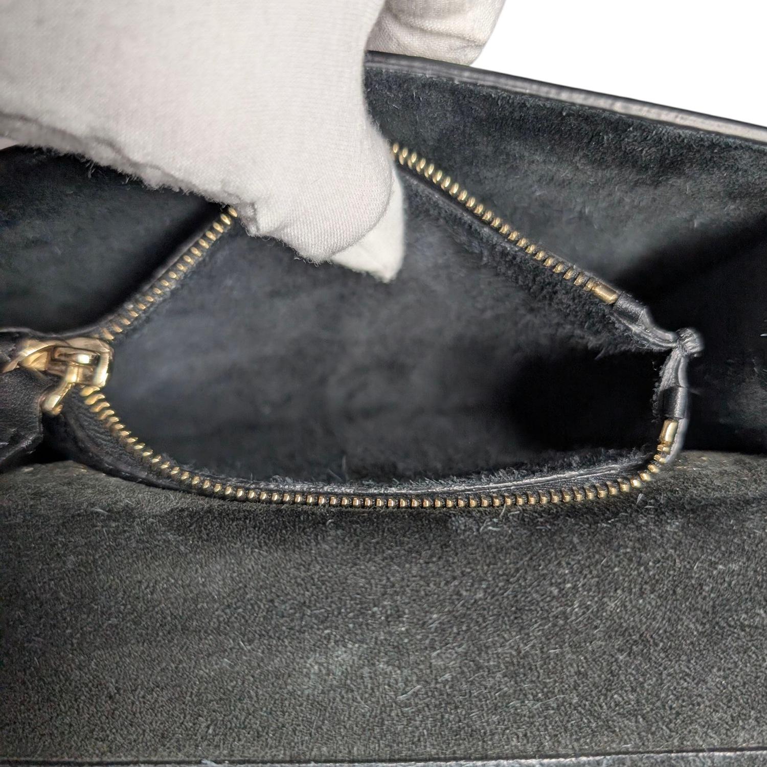Valentino Garavani Vintage Small Rockstud Grainy Calf Crossbody en vente 3