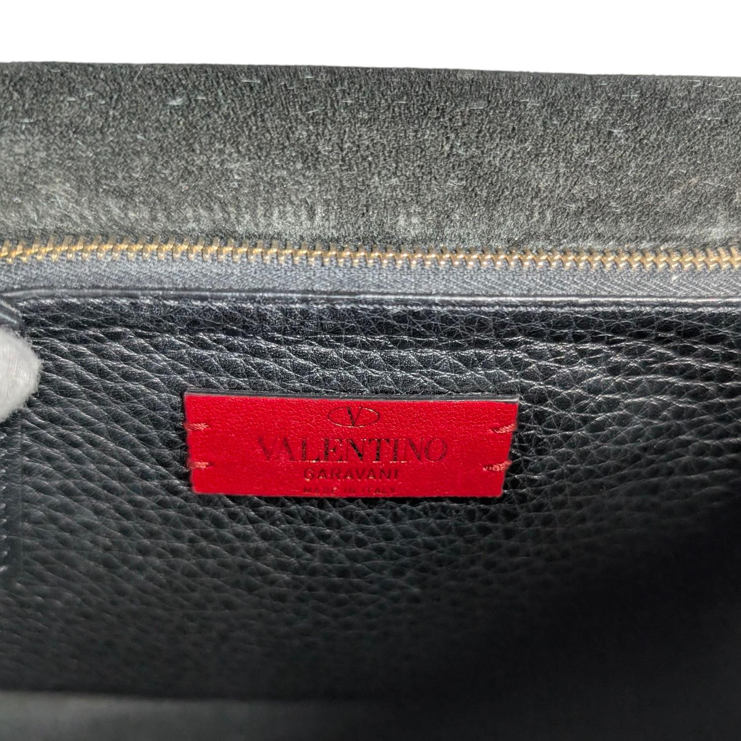 Valentino Garavani Vintage Small Rockstud Grainy Calf Crossbody en vente 4