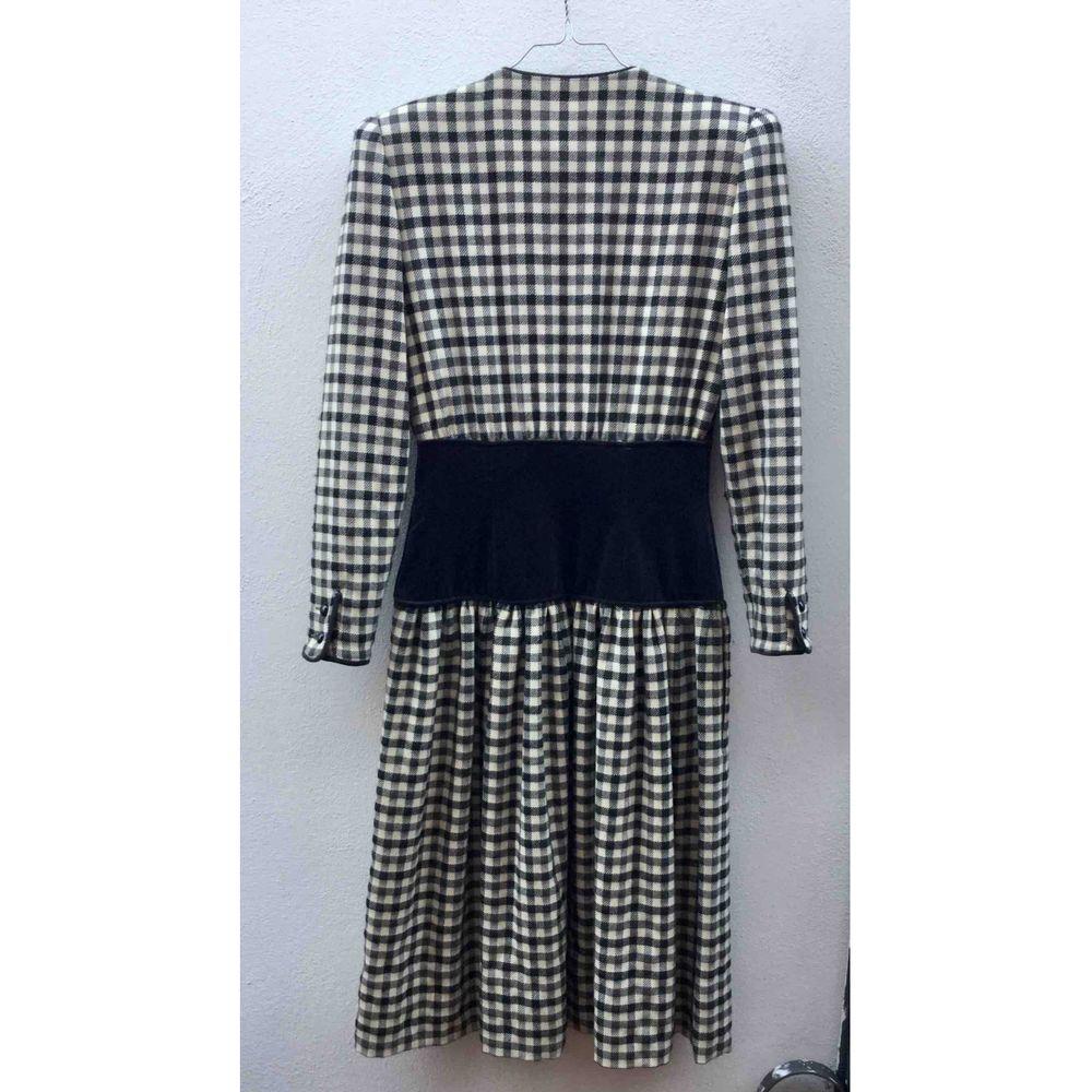 Valentino Garavani Vintage Wool Maxi Dress in Multicolour

 Vintage wool dress from Valentino featuring a black and white check pattern, black velvet waistband, buttons on the left side on the chest and zipper on the left side, pocket on the right