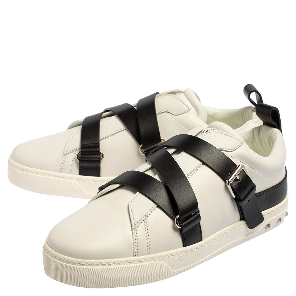 Valentino Garavani White/Black Leather Buckle Strap Rockstud Sneakers Size 40 2