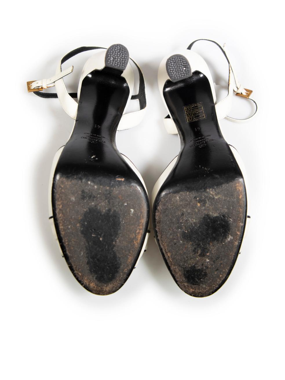 Valentino Garavani - Sandales à lanières en cuir blanc avec nœud, taille IT 41 Bon état - En vente à London, GB