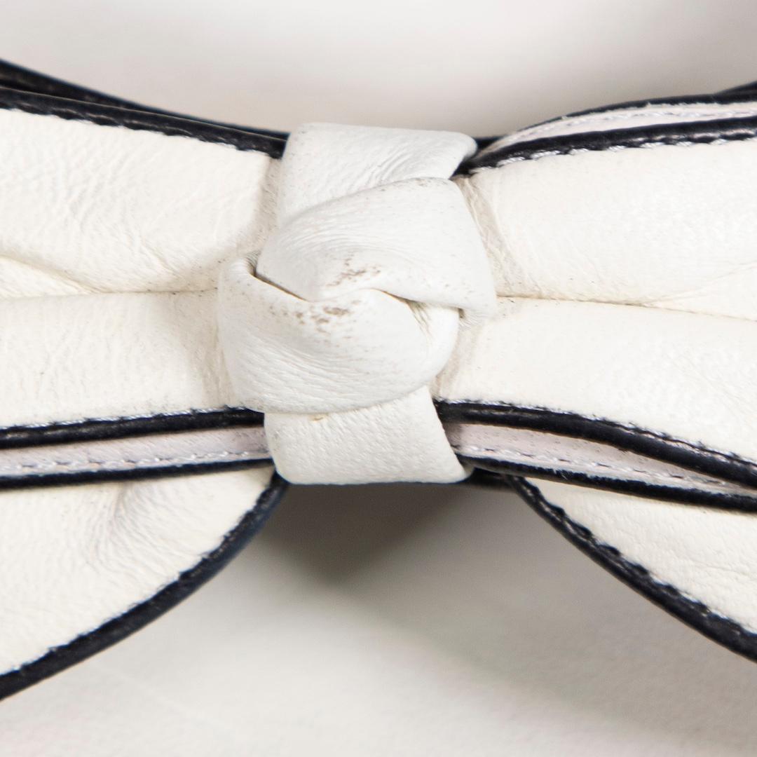 Valentino Garavani - Sandales à lanières en cuir blanc avec nœud, taille IT 41 Pour femmes en vente