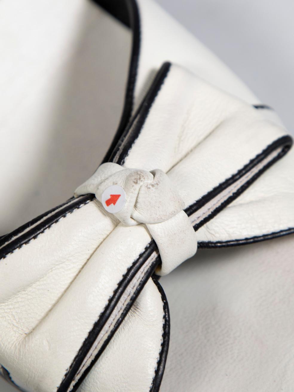 Valentino Garavani - Sandales à lanières en cuir blanc avec nœud, taille IT 41 en vente 1