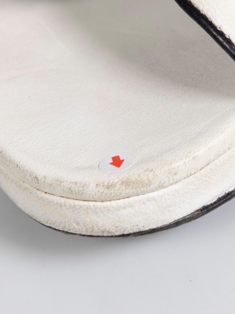 Valentino Garavani - Sandales à lanières en cuir blanc avec nœud, taille IT 41 en vente 4