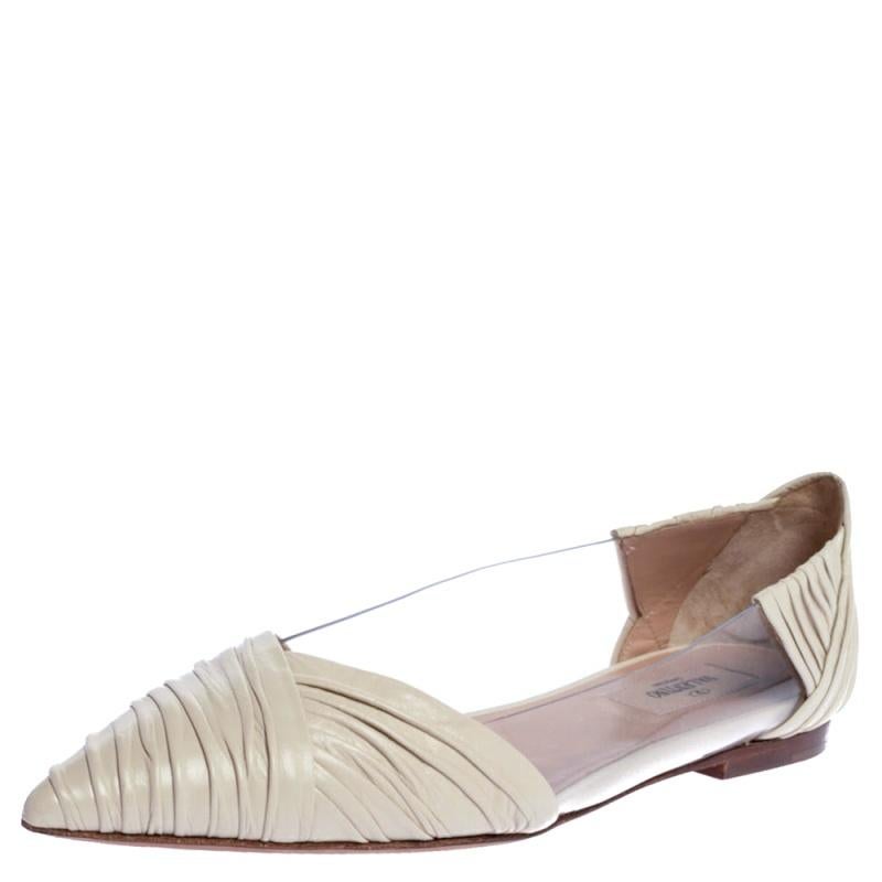 Valentino understands your need for comfort and style and brings to you these PVC and leather flats. They feature pointed toes and ruched details. They are complete with leather-lined insoles and will look great with a pair of jeans and a