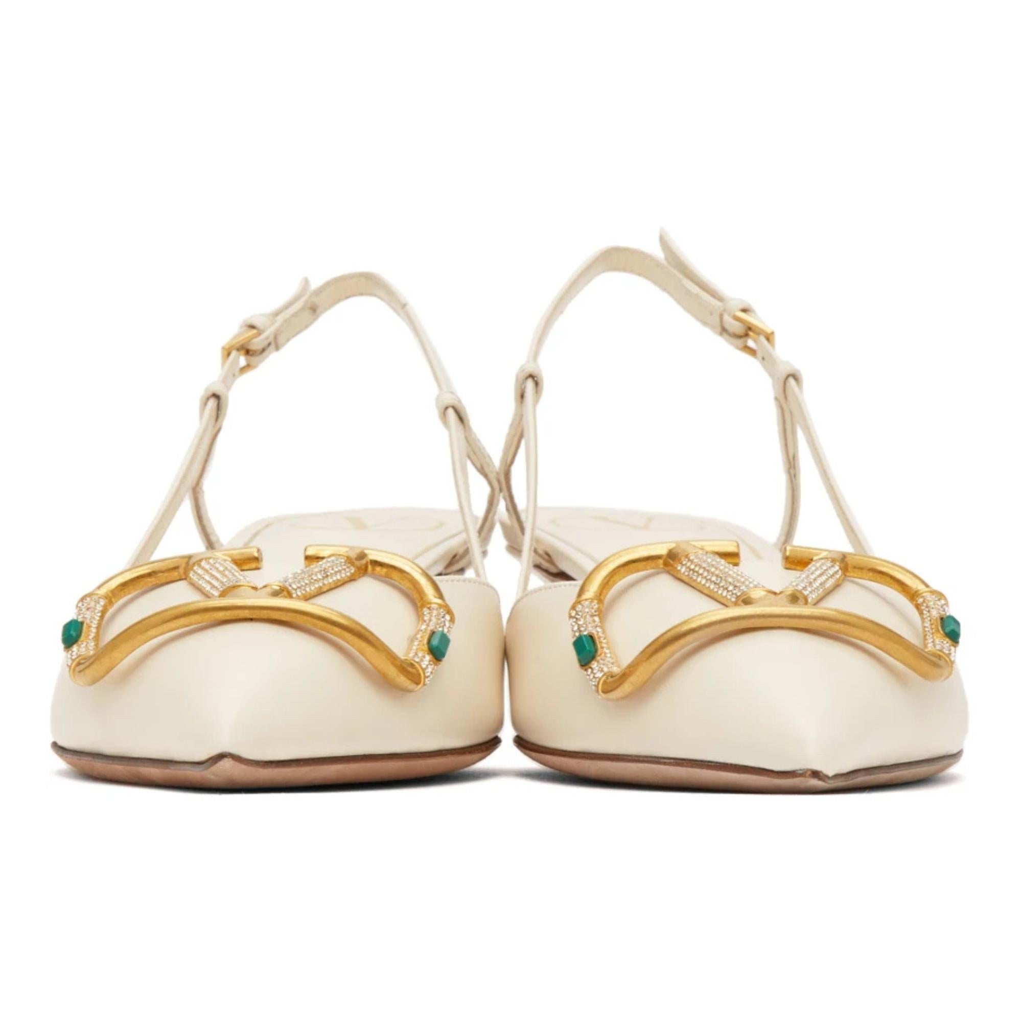Color: White/cream
Material: Leather
Size: 37.5 EU
Heel Height: 50 mm / 2”
Condition: Very good. Marks, scraps and stains to the bottoms. Hairline marks to the leather on uppers. Overall minimal signs of use to the uppers.
Comes with: Dust Bag, Box