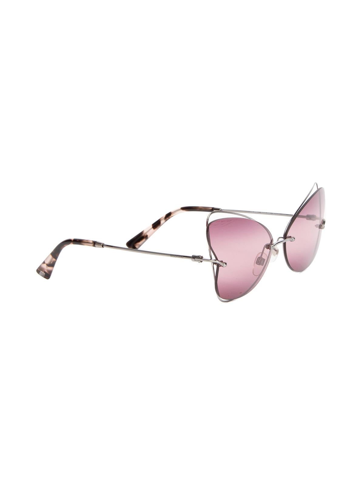 CONDITION is Never worn, with tags. No visible wear to sunglasses is evident on this new Valentino designer resale item. Details Cat eye Pink tint lens Tortoiseshell arms Comes with case Composition Acetate, polyamide Size & Fit Arms - 14. 5cm/6in